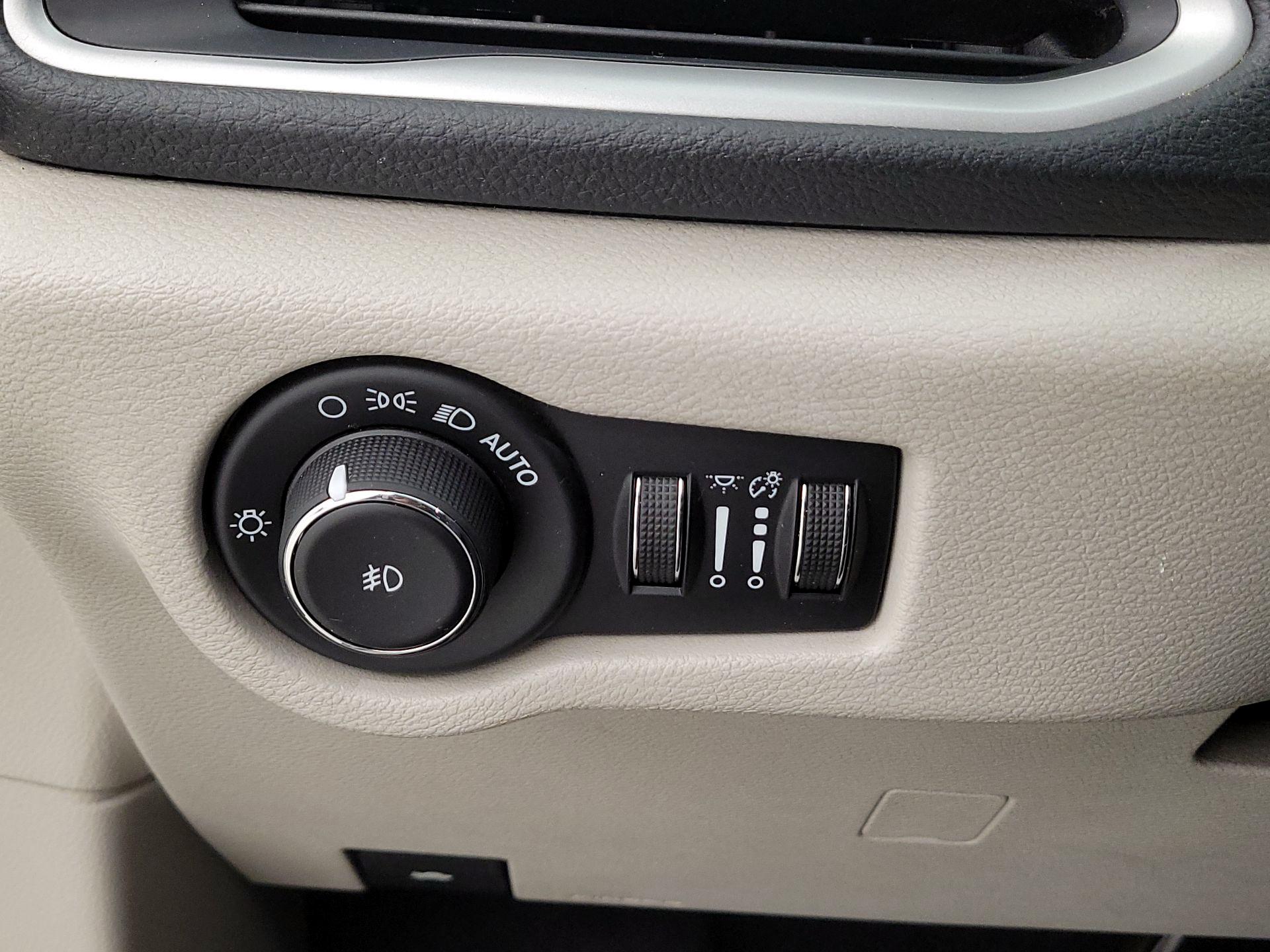 Thumbnail: 2021 Chrysler Pacifica - 13