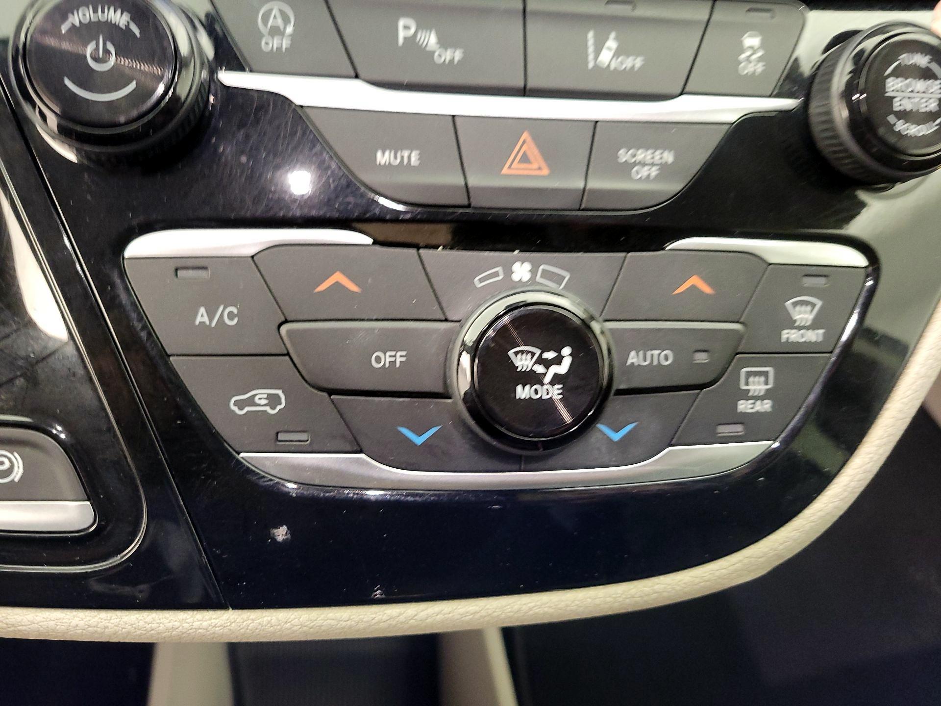 Thumbnail: 2021 Chrysler Pacifica - 16