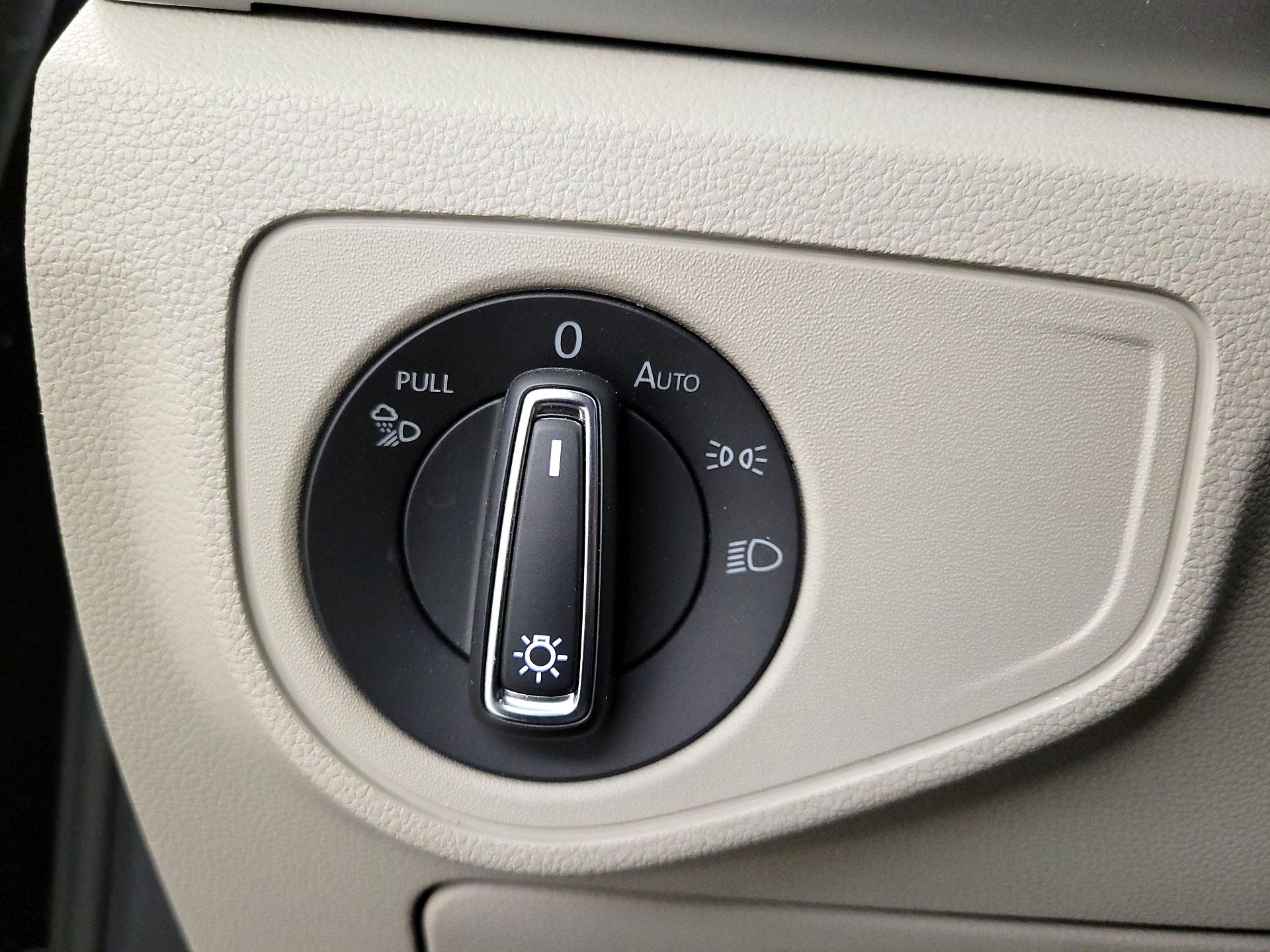 Thumbnail: 2022 Volkswagen Atlas - 13