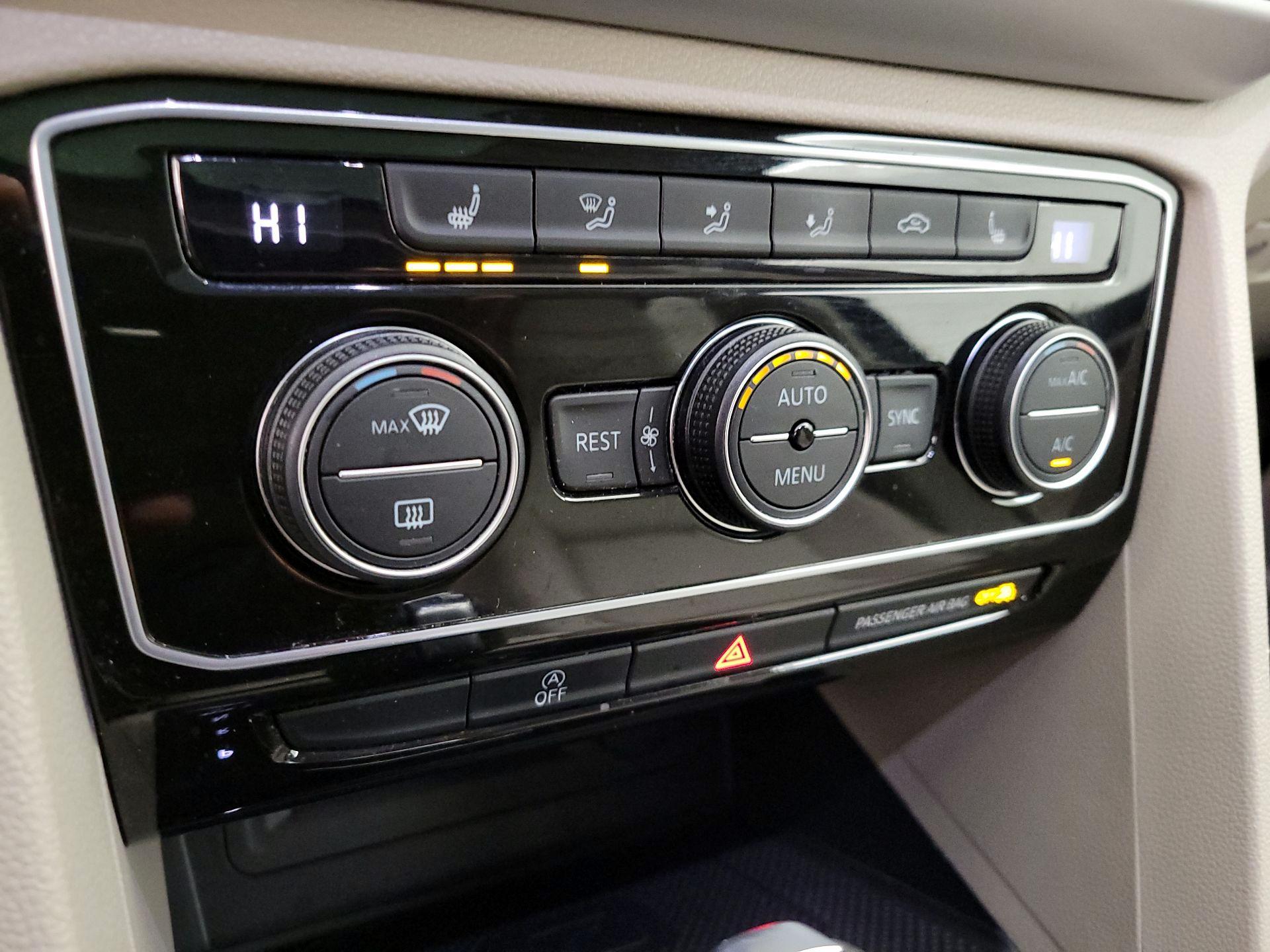 Thumbnail: 2022 Volkswagen Atlas - 16