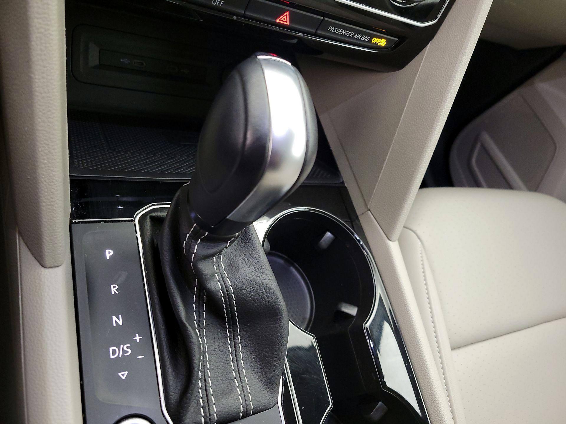 Thumbnail: 2022 Volkswagen Atlas - 17