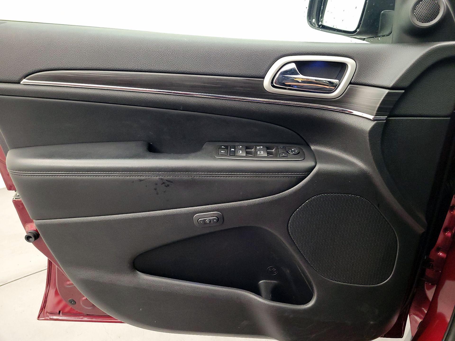 Thumbnail: 2021 Jeep Grand Cherokee - 12