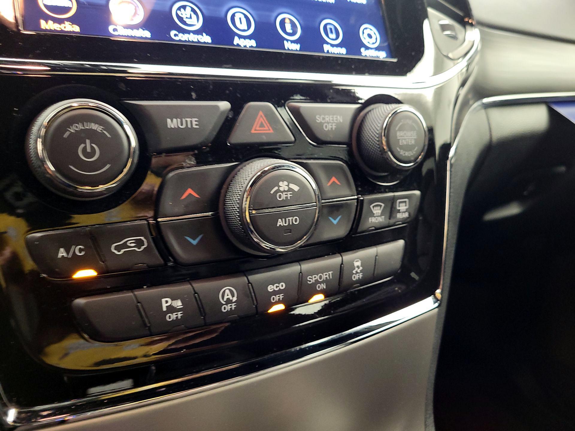 Thumbnail: 2021 Jeep Grand Cherokee - 14