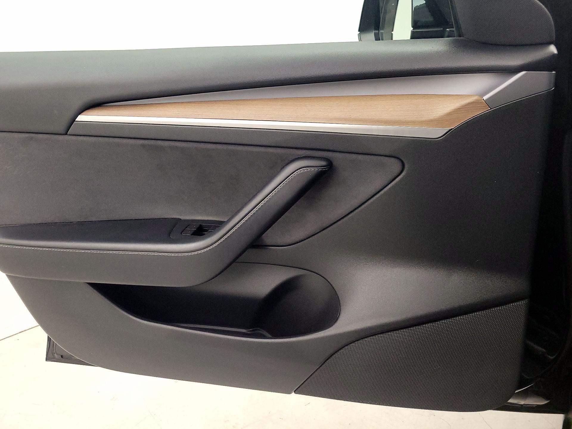 Thumbnail: 2021 Tesla Model 3 - 12