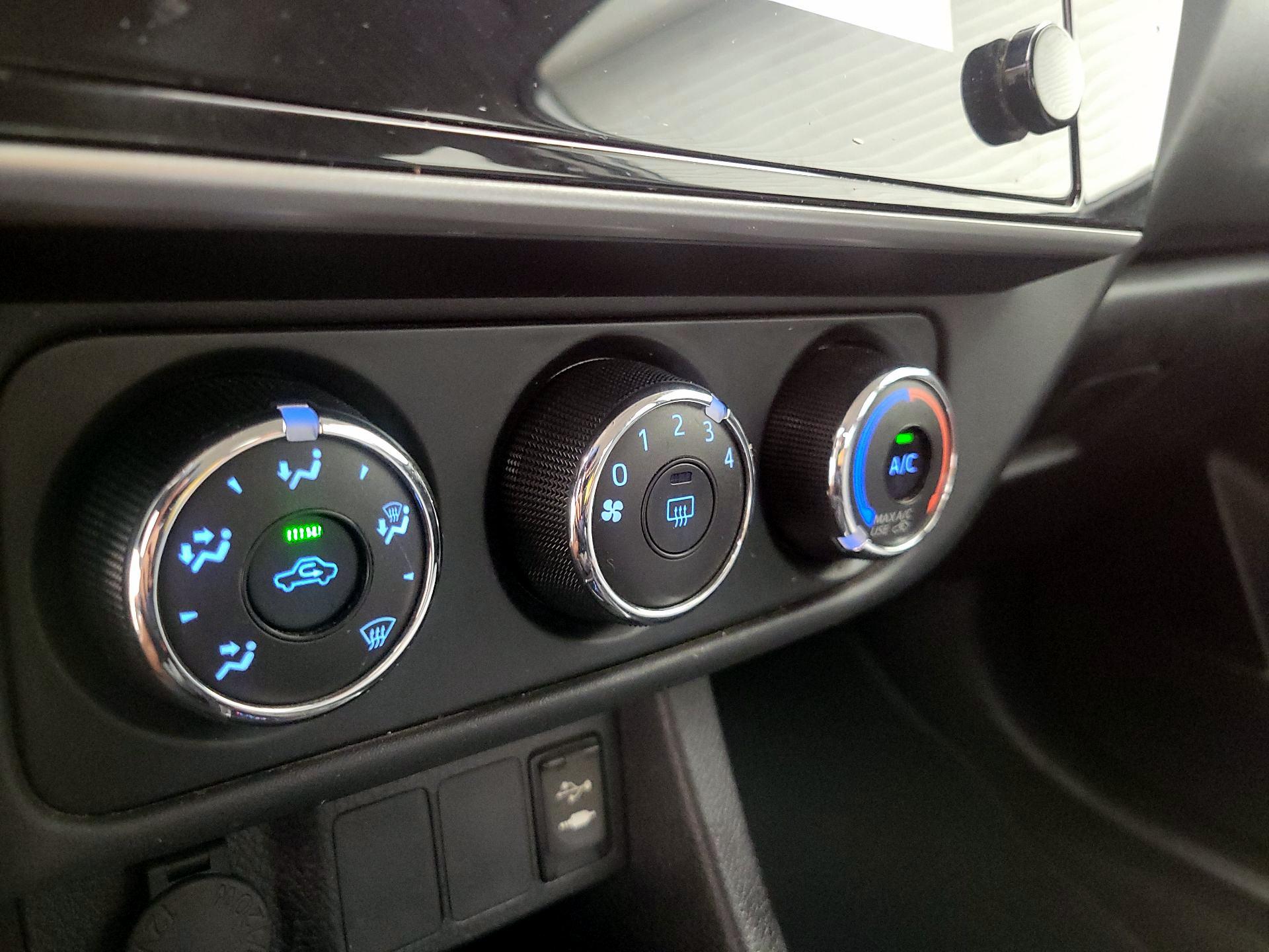 Thumbnail: 2017 Toyota Corolla - 16