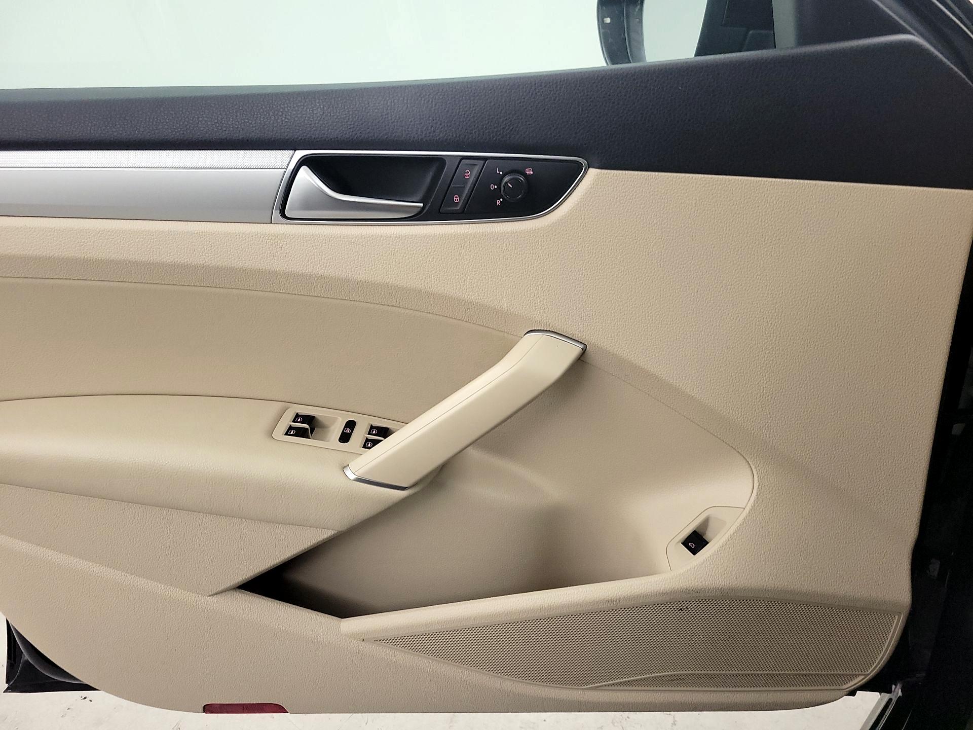 Thumbnail: 2019 Volkswagen Passat - 12