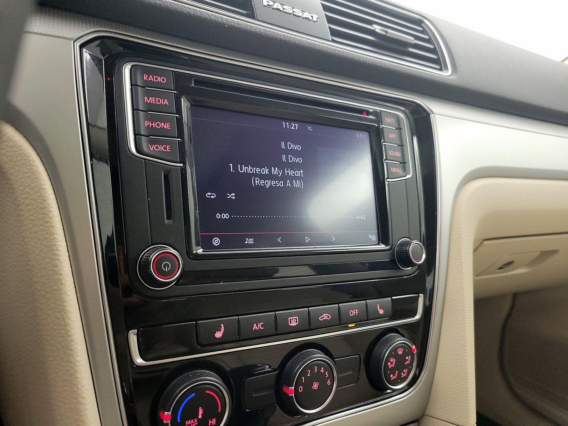 Thumbnail: 2019 Volkswagen Passat - 16