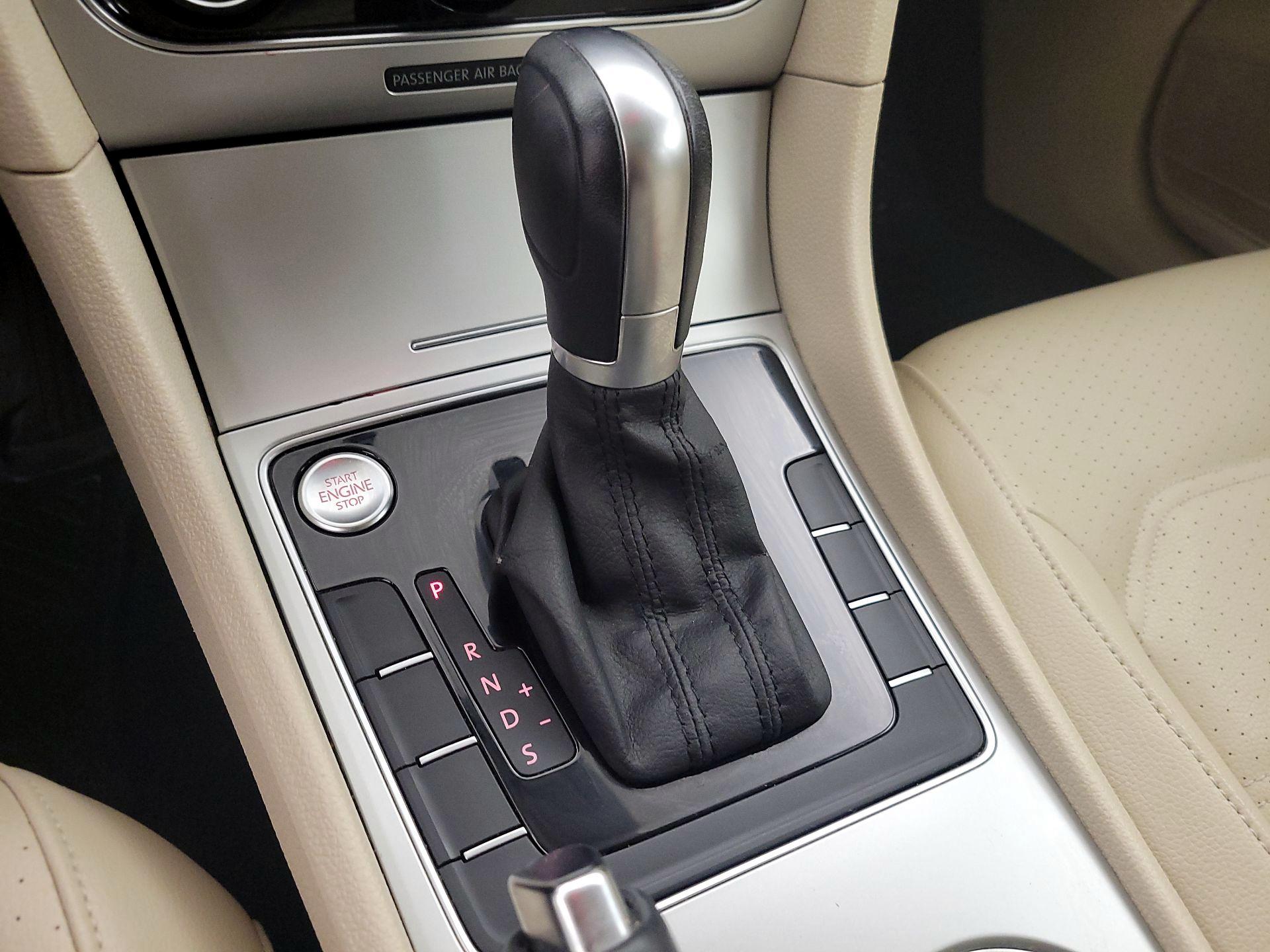 Thumbnail: 2019 Volkswagen Passat - 17