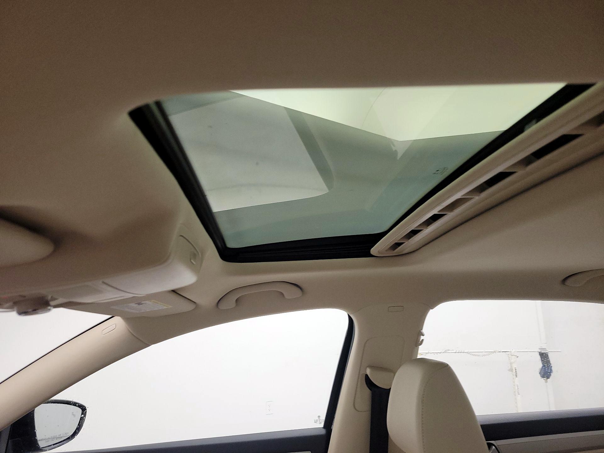 Thumbnail: 2019 Volkswagen Passat - 19