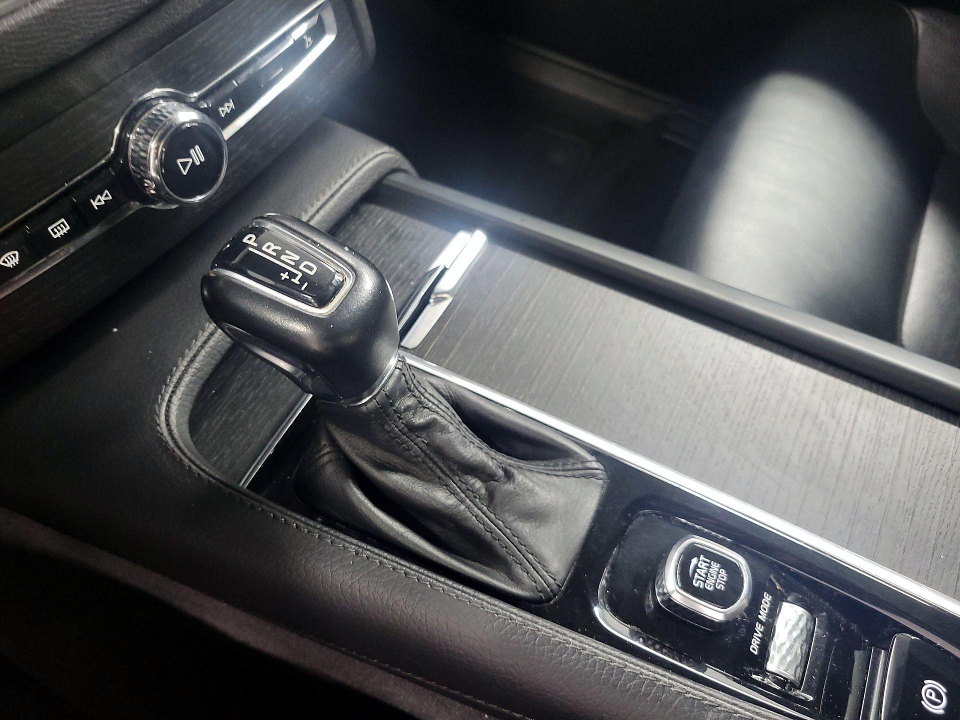 Thumbnail: 2020 Volvo XC90 - 17