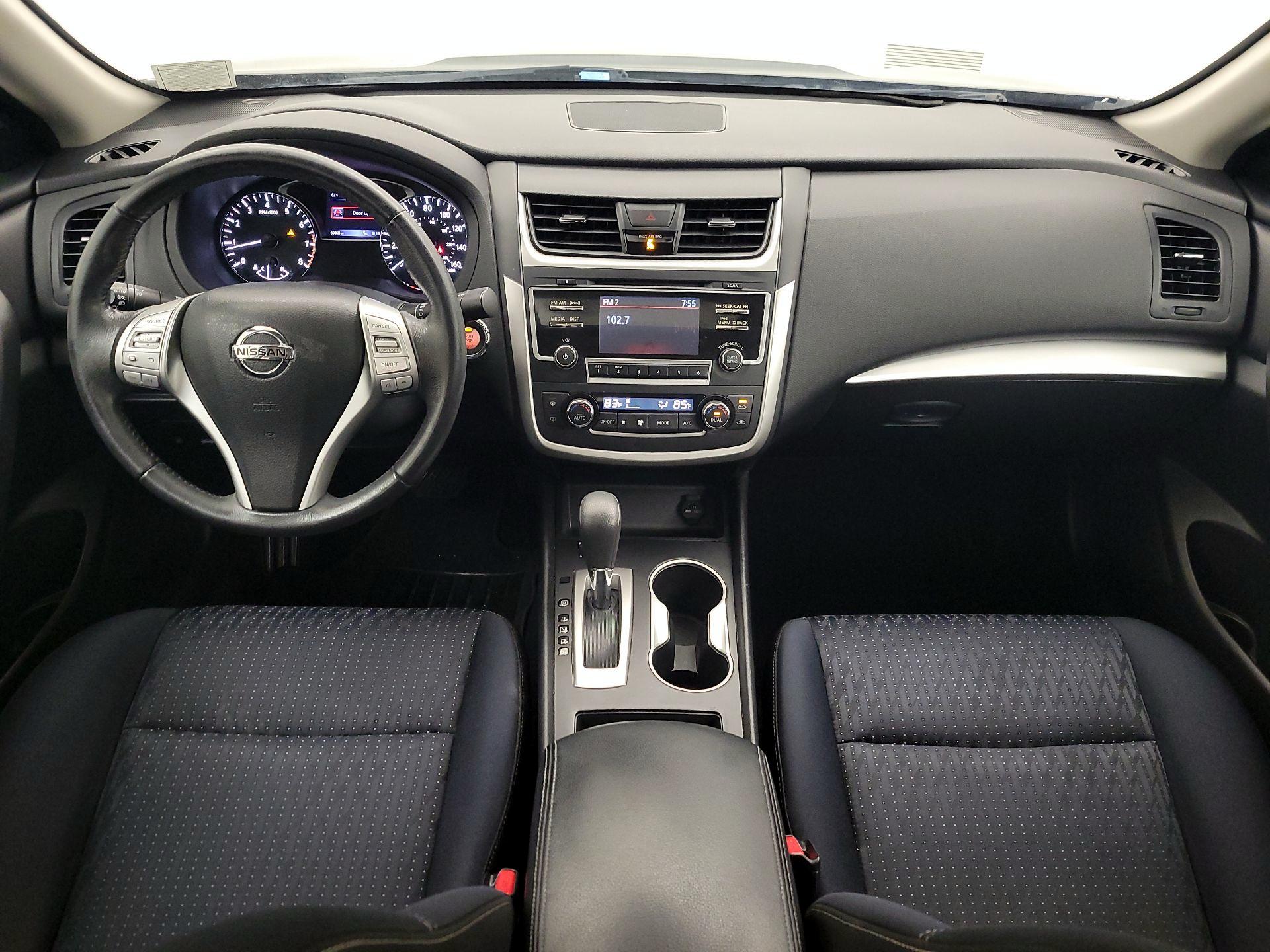 Thumbnail: 2017 Nissan Altima - 9