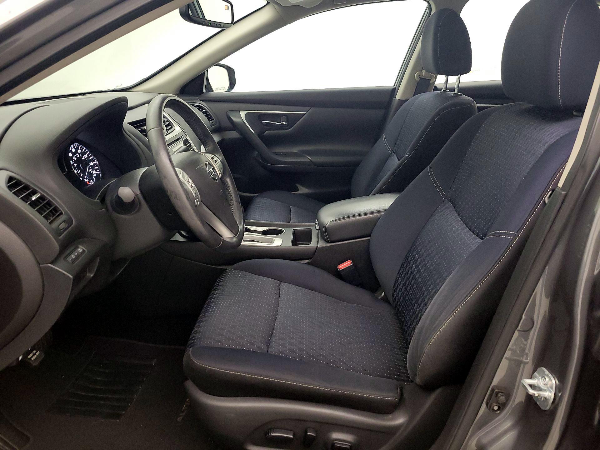 Thumbnail: 2017 Nissan Altima - 11