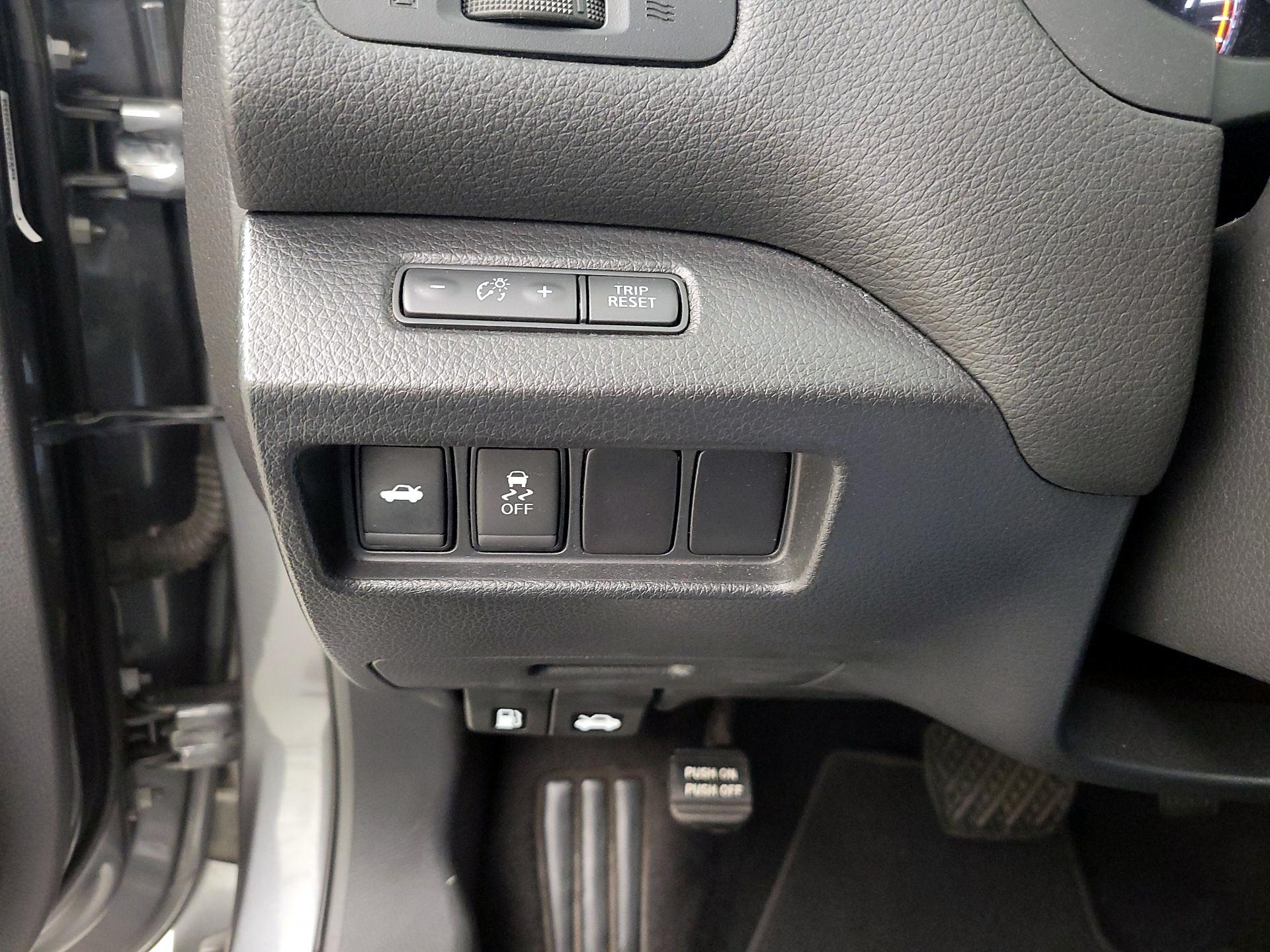 Thumbnail: 2017 Nissan Altima - 13