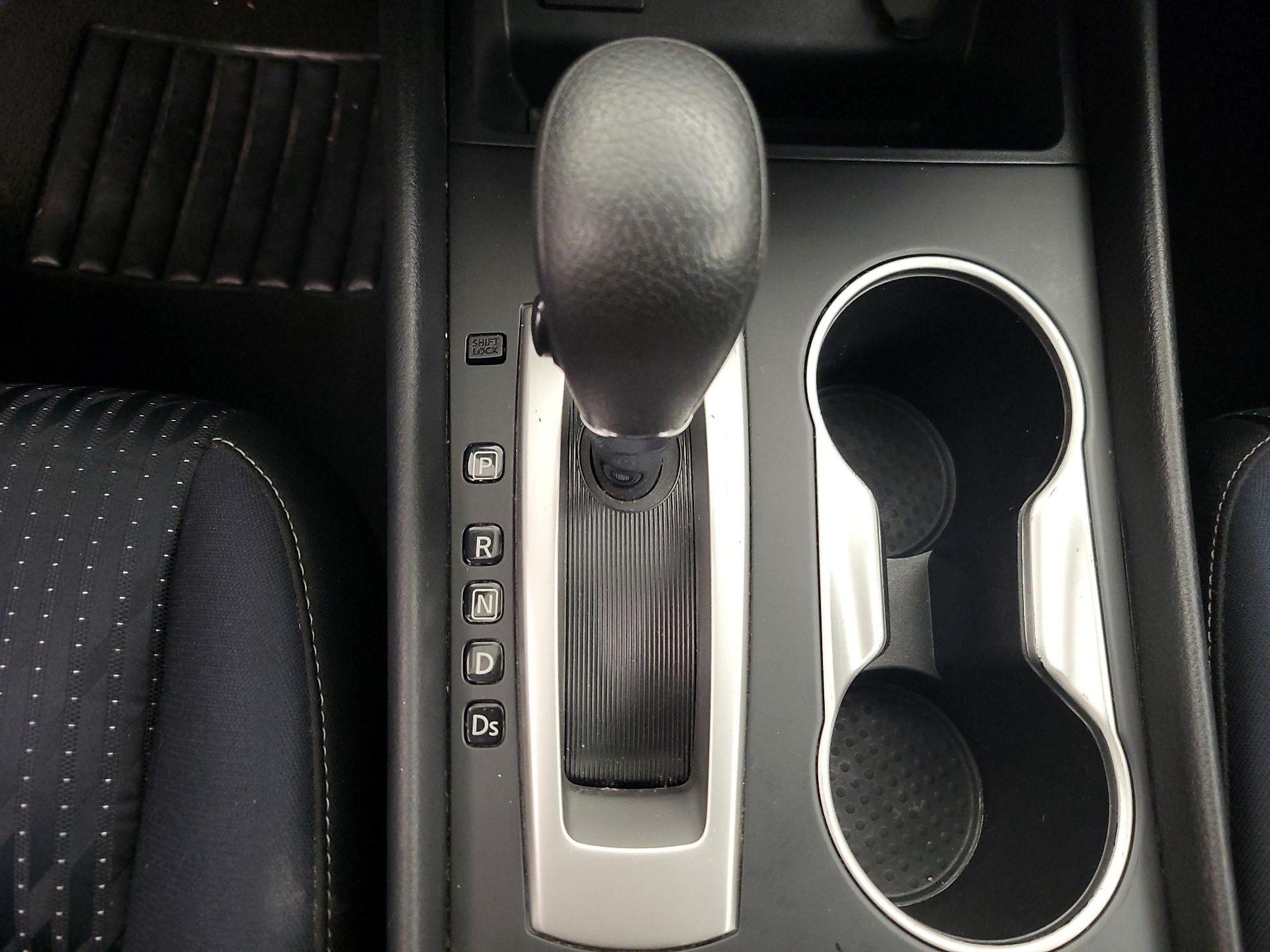 Thumbnail: 2017 Nissan Altima - 17