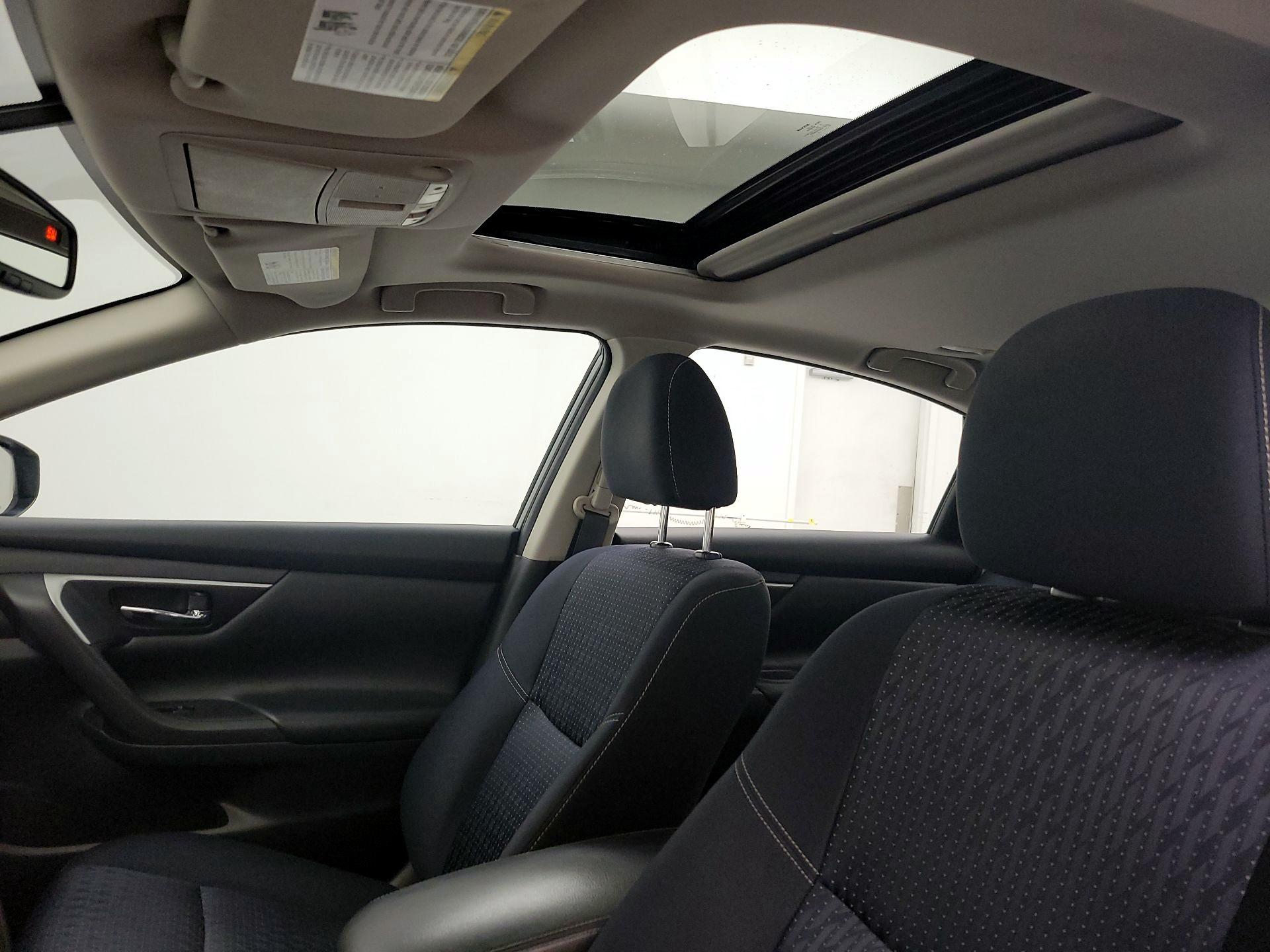 Thumbnail: 2017 Nissan Altima - 19