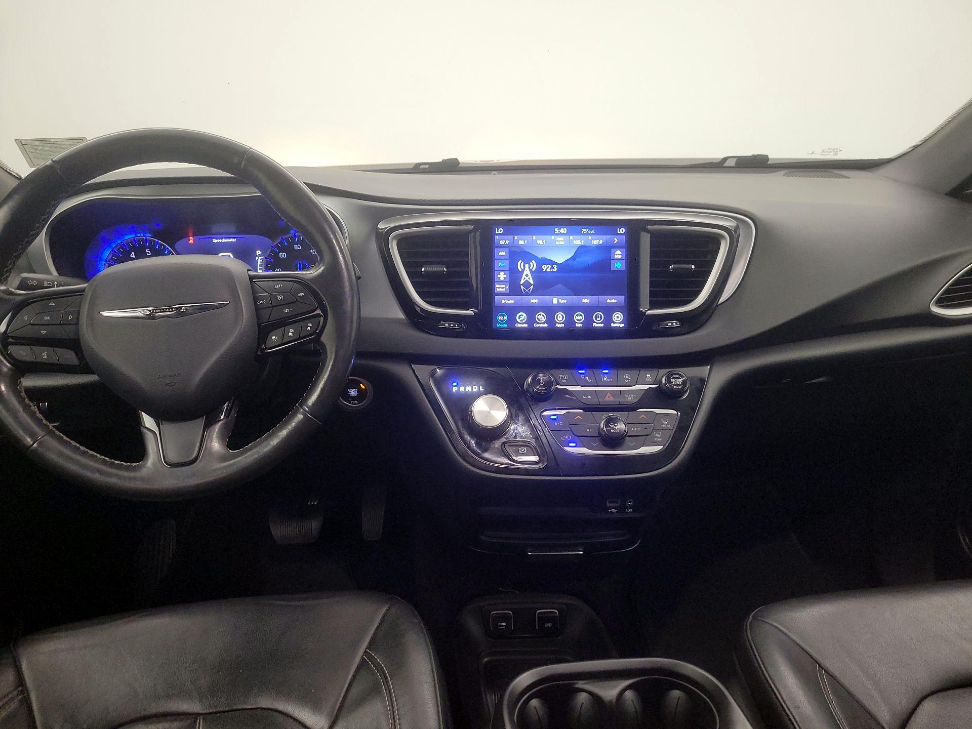 Thumbnail: 2020 Chrysler Pacifica - 9