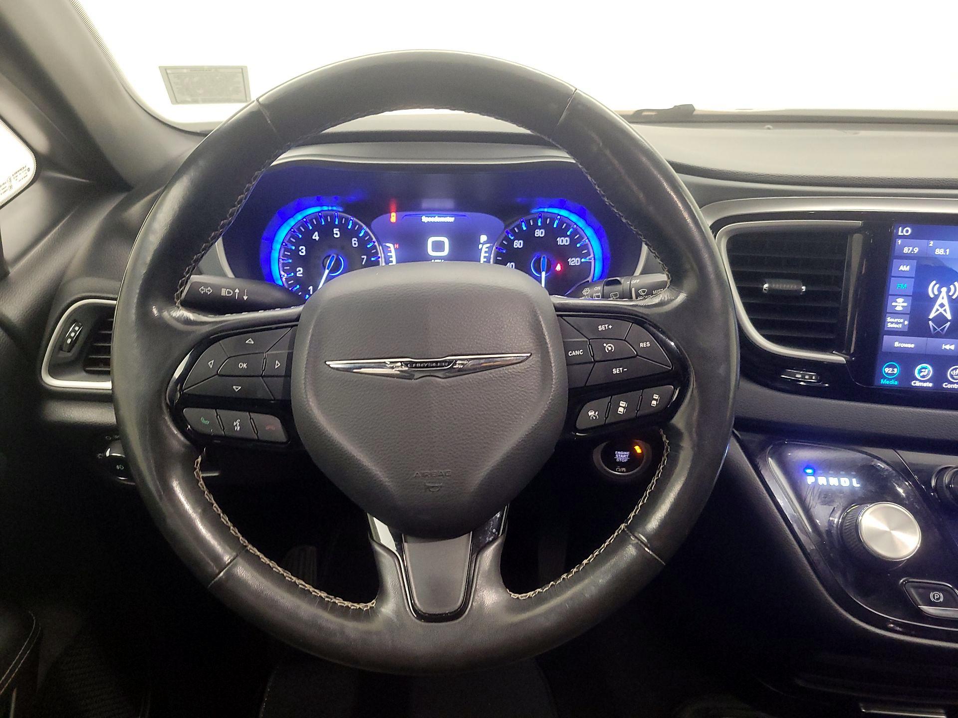 Thumbnail: 2020 Chrysler Pacifica - 10