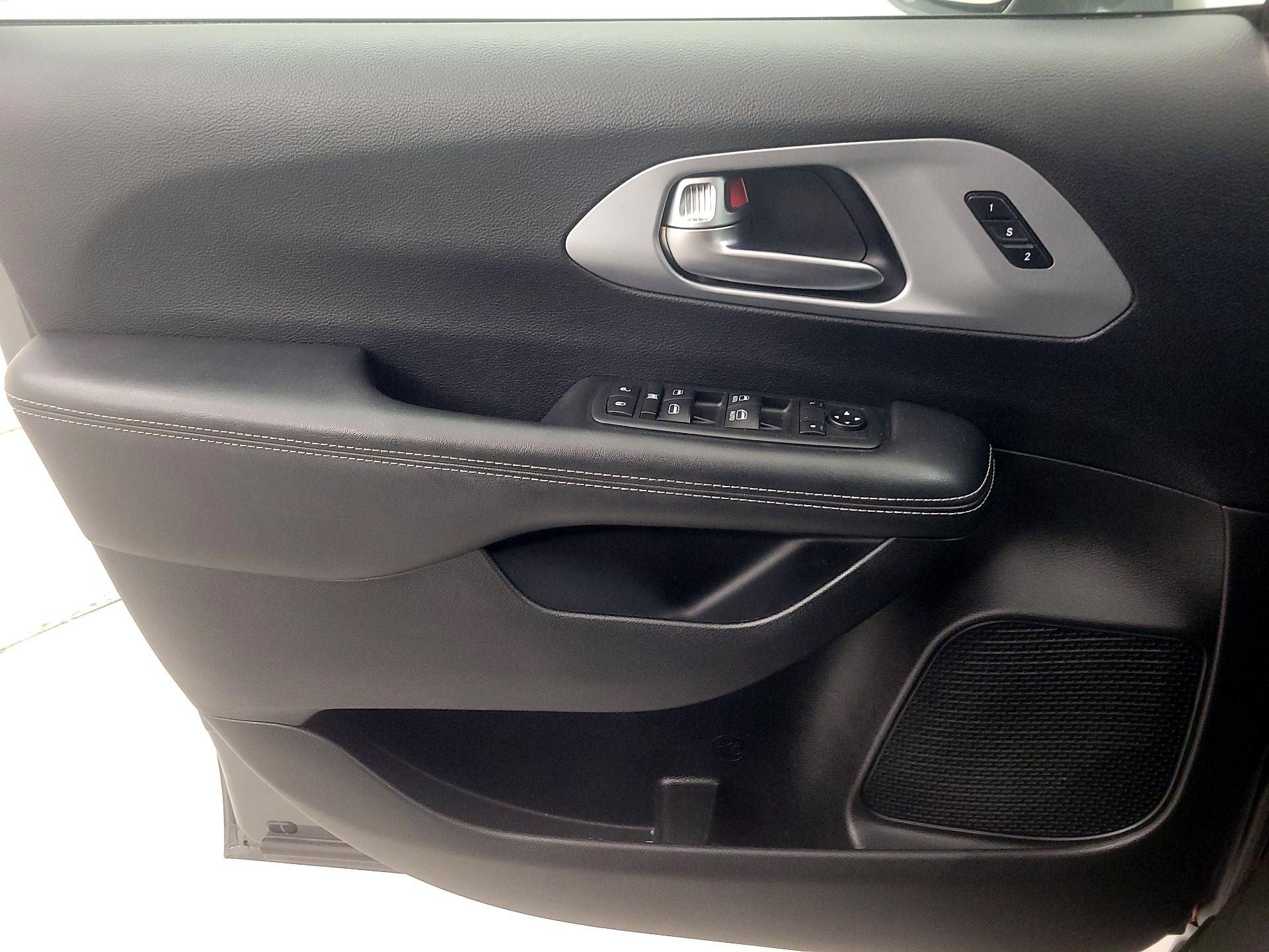 Thumbnail: 2020 Chrysler Pacifica - 12