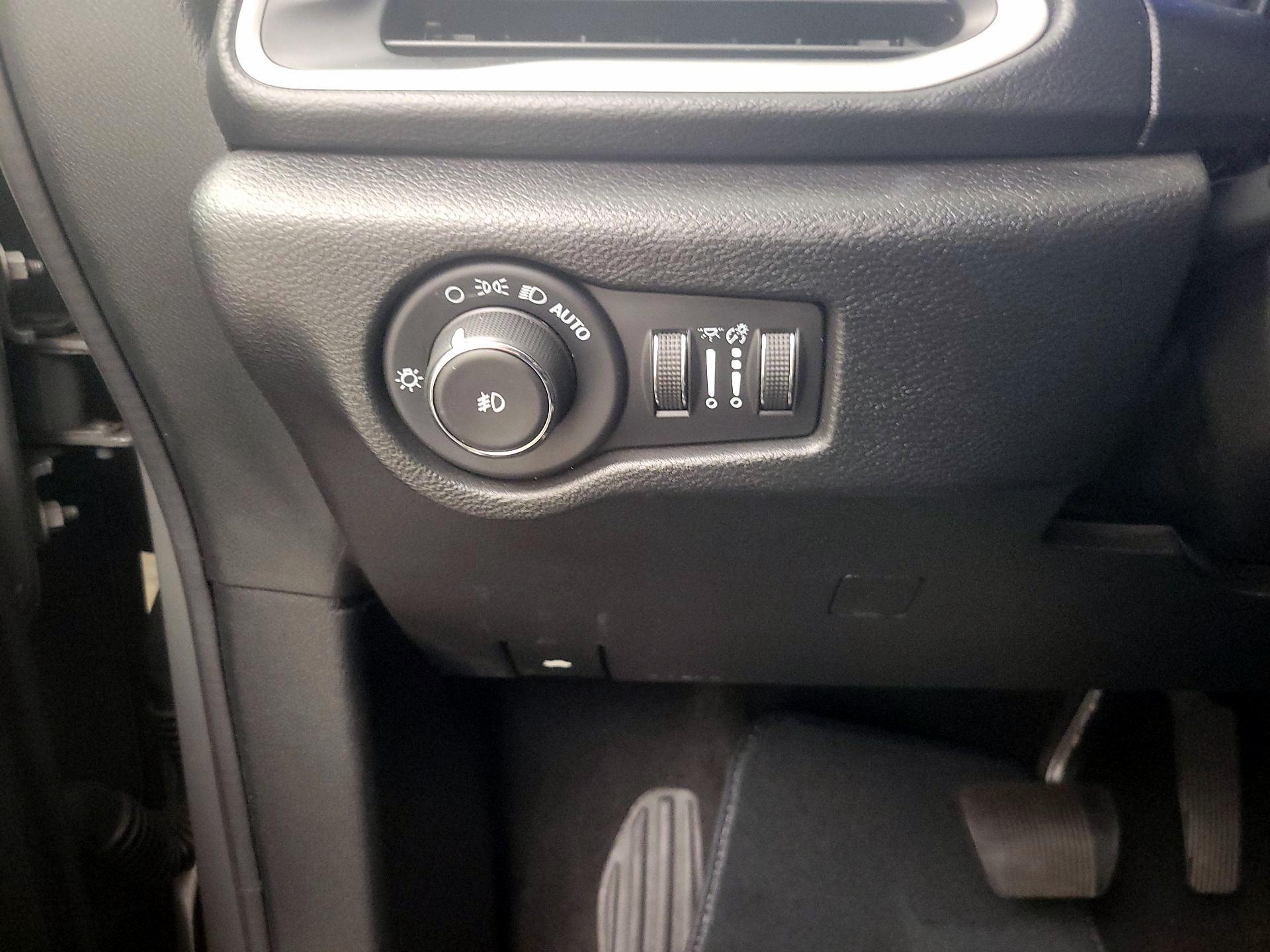 Thumbnail: 2020 Chrysler Pacifica - 13