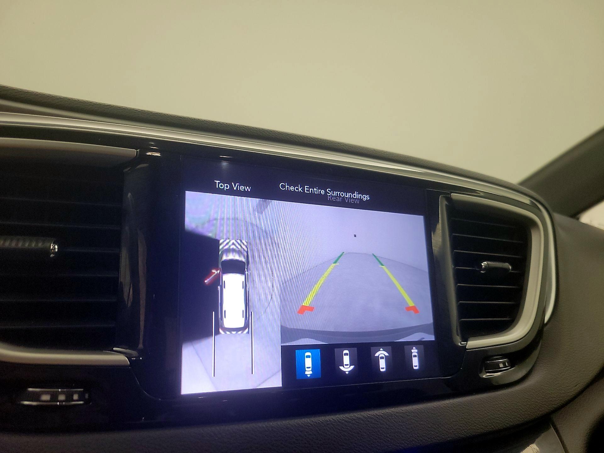 Thumbnail: 2020 Chrysler Pacifica - 14