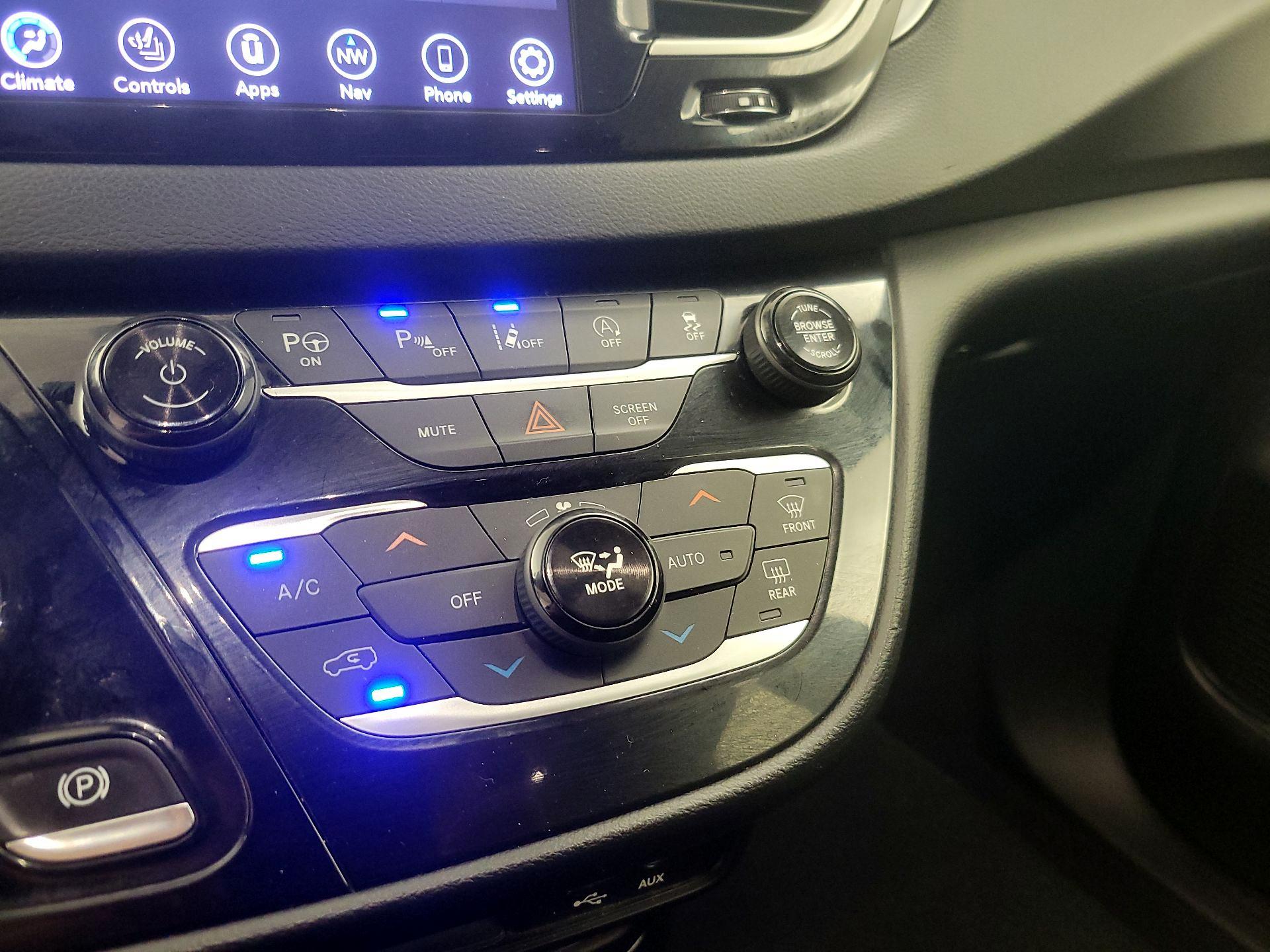 Thumbnail: 2020 Chrysler Pacifica - 16