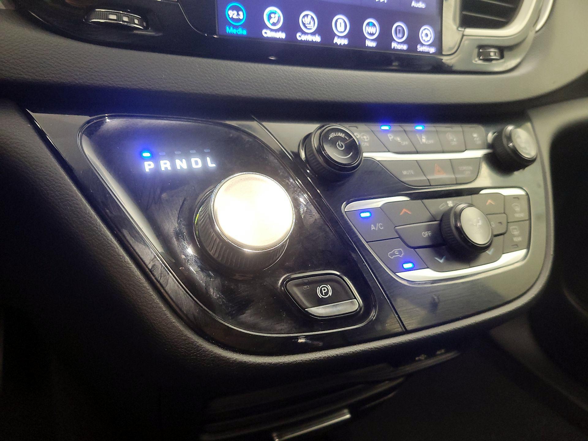 Thumbnail: 2020 Chrysler Pacifica - 17