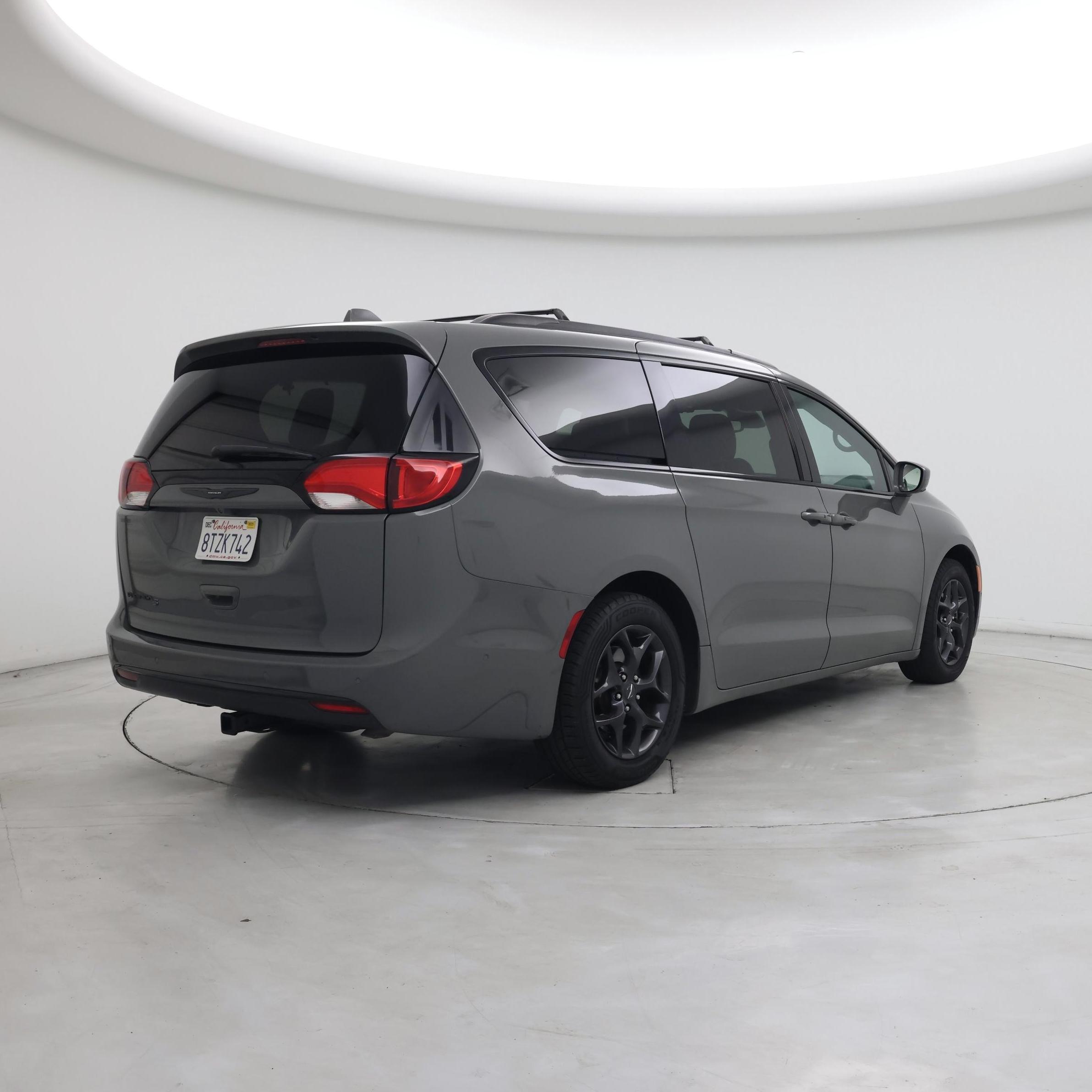 Thumbnail: 2020 Chrysler Pacifica - 8