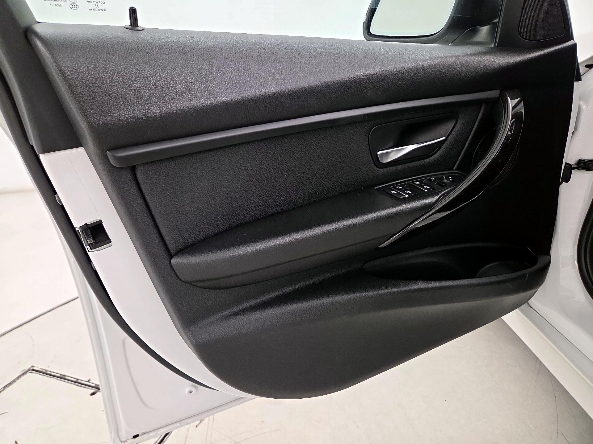 Thumbnail: 2018 BMW 3 Series - 12