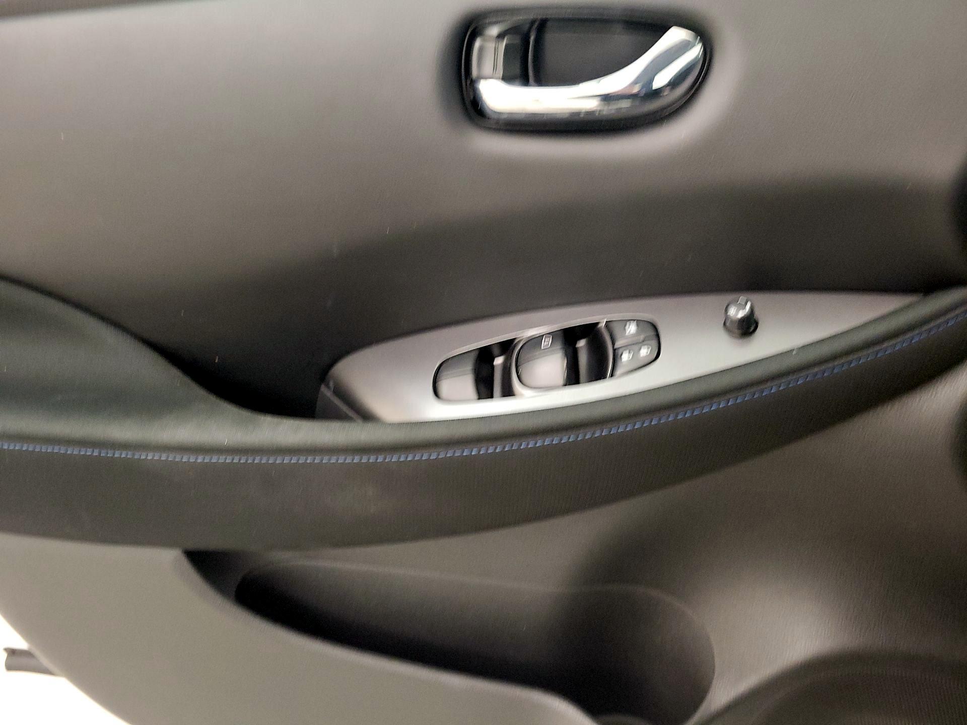 Thumbnail: 2022 Nissan Leaf - 12