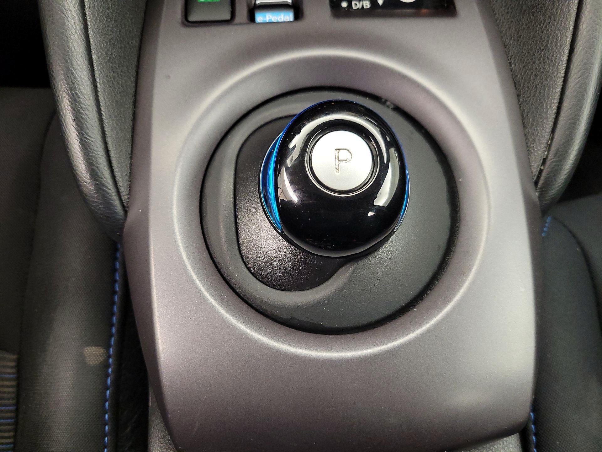 Thumbnail: 2022 Nissan Leaf - 17