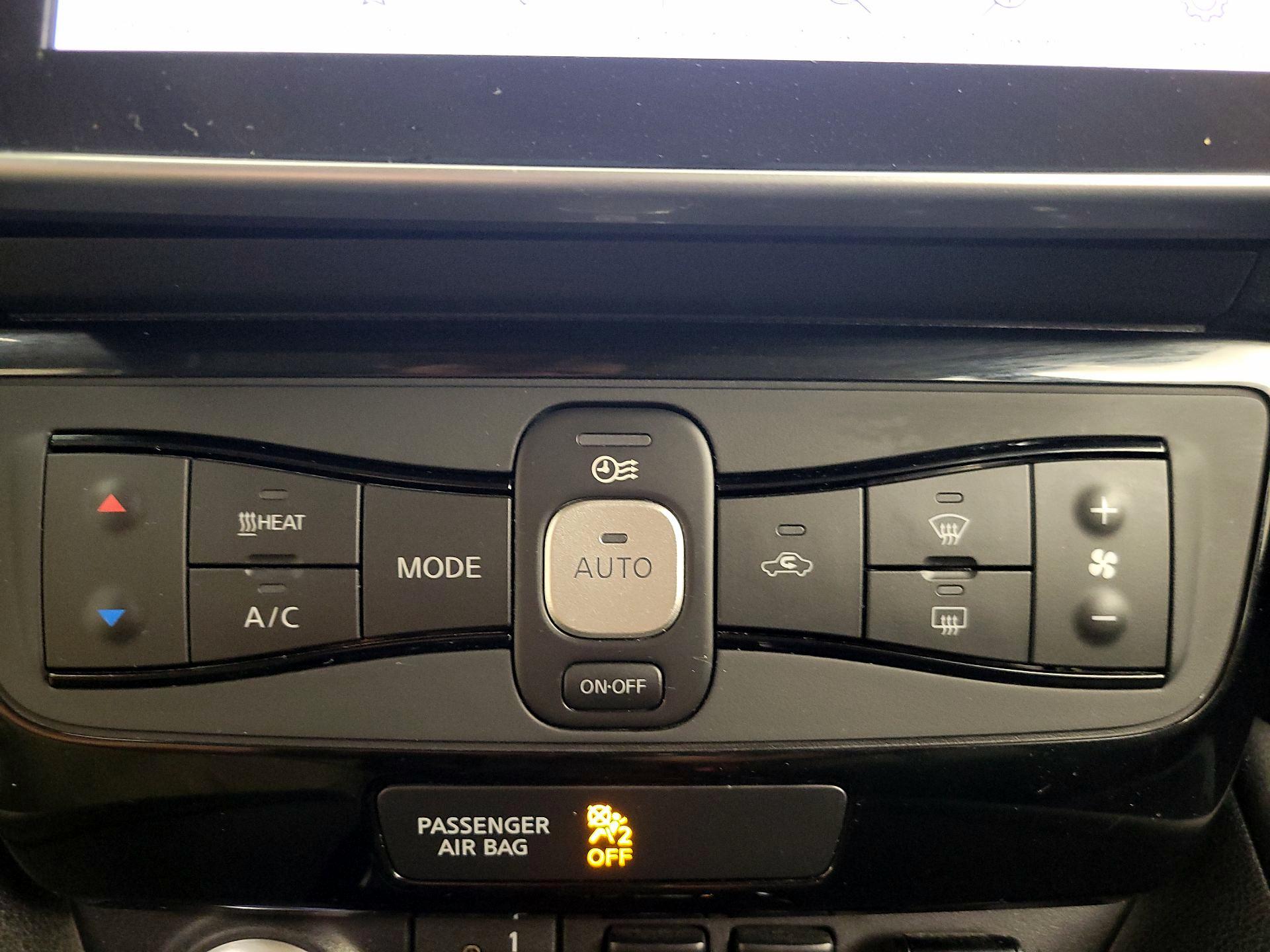 Thumbnail: 2021 Nissan Leaf - 17