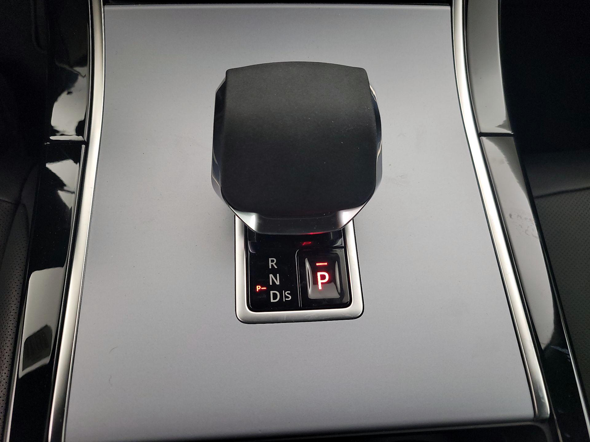 Thumbnail: 2025 Land Rover Range Rover Evoque - 17