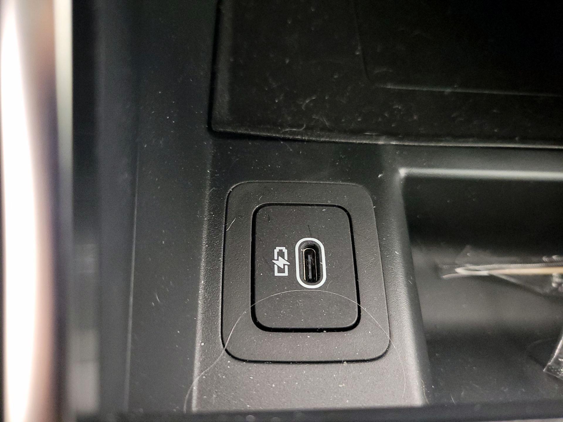 Thumbnail: 2025 Land Rover Range Rover Evoque - 18