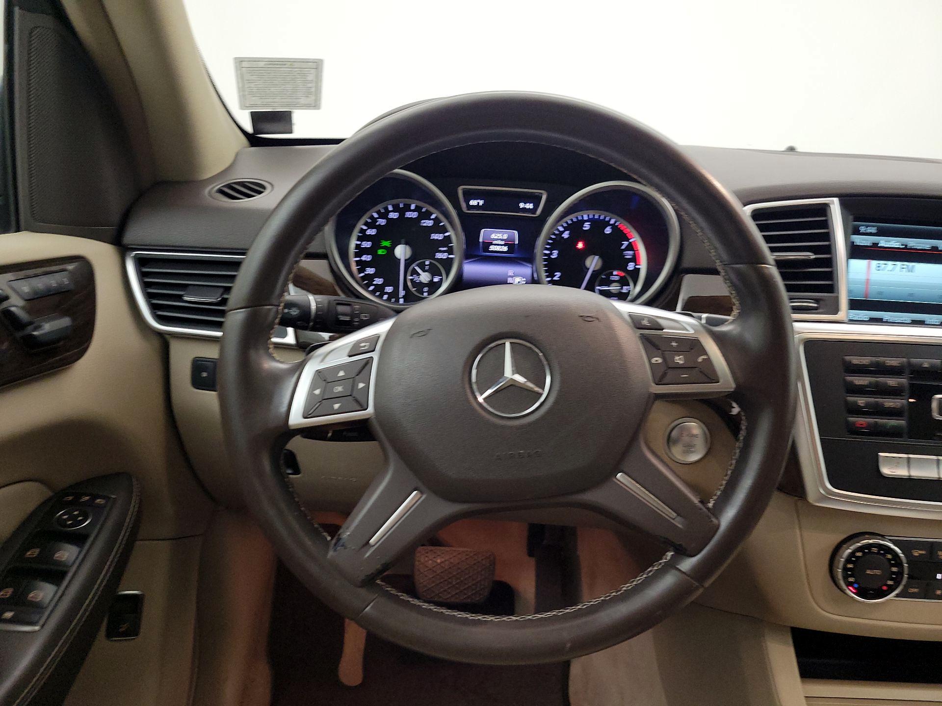 Thumbnail: 2015 Mercedes-Benz M-Class - 10