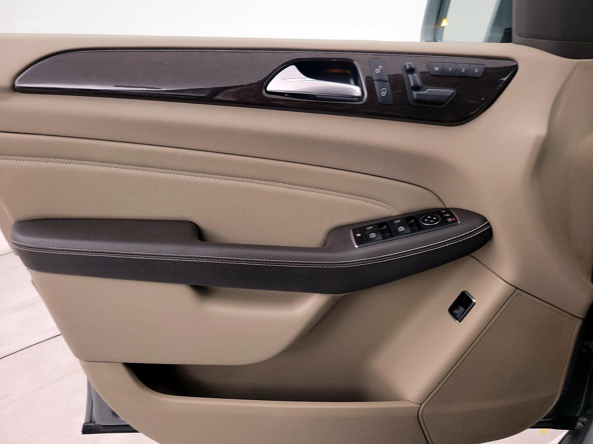 Thumbnail: 2015 Mercedes-Benz M-Class - 12