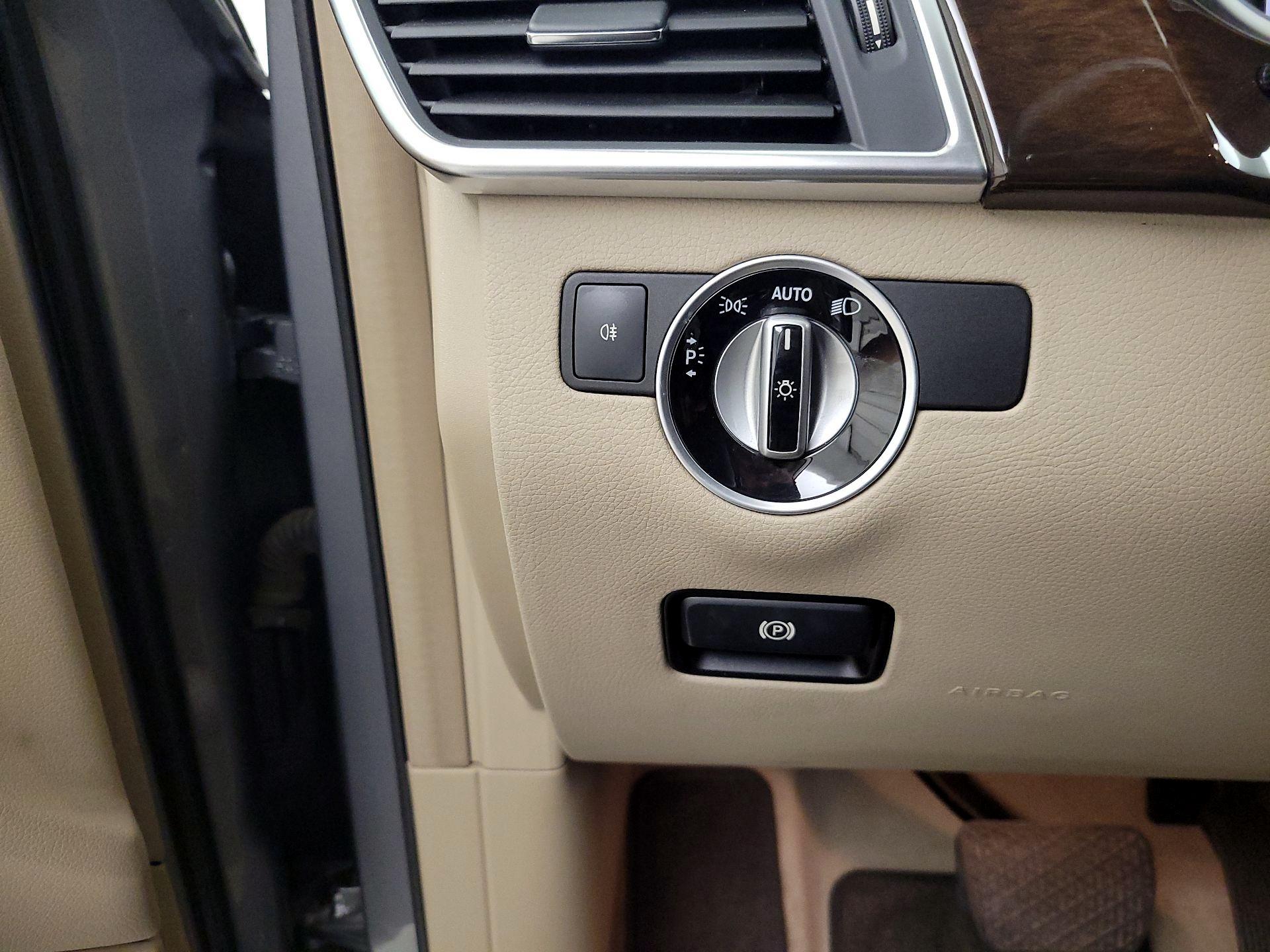 Thumbnail: 2015 Mercedes-Benz M-Class - 13