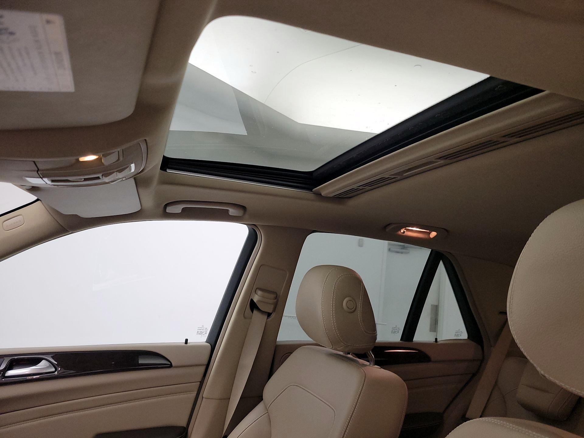 Thumbnail: 2015 Mercedes-Benz M-Class - 19