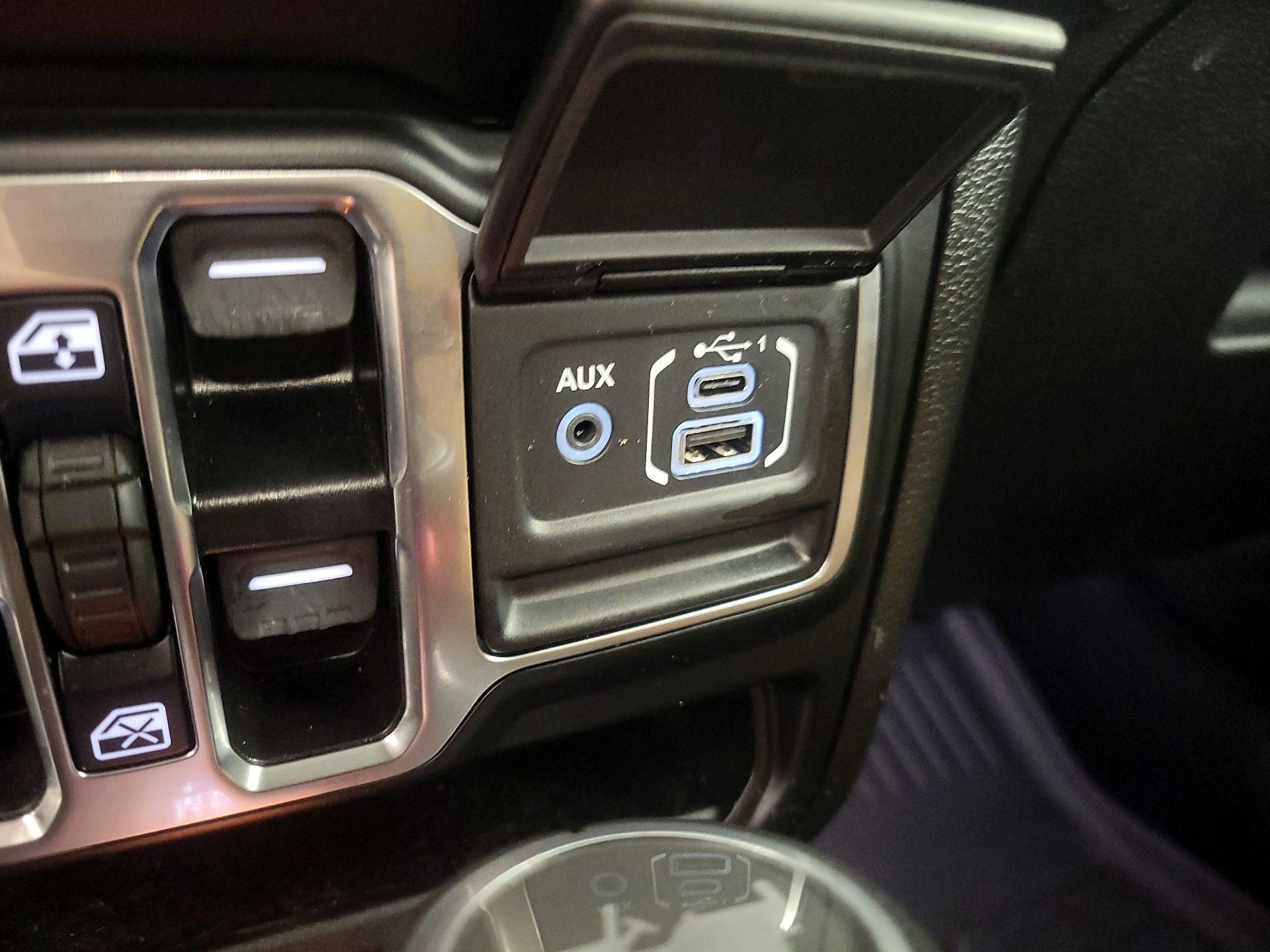 Thumbnail: 2022 Jeep Wrangler - 18