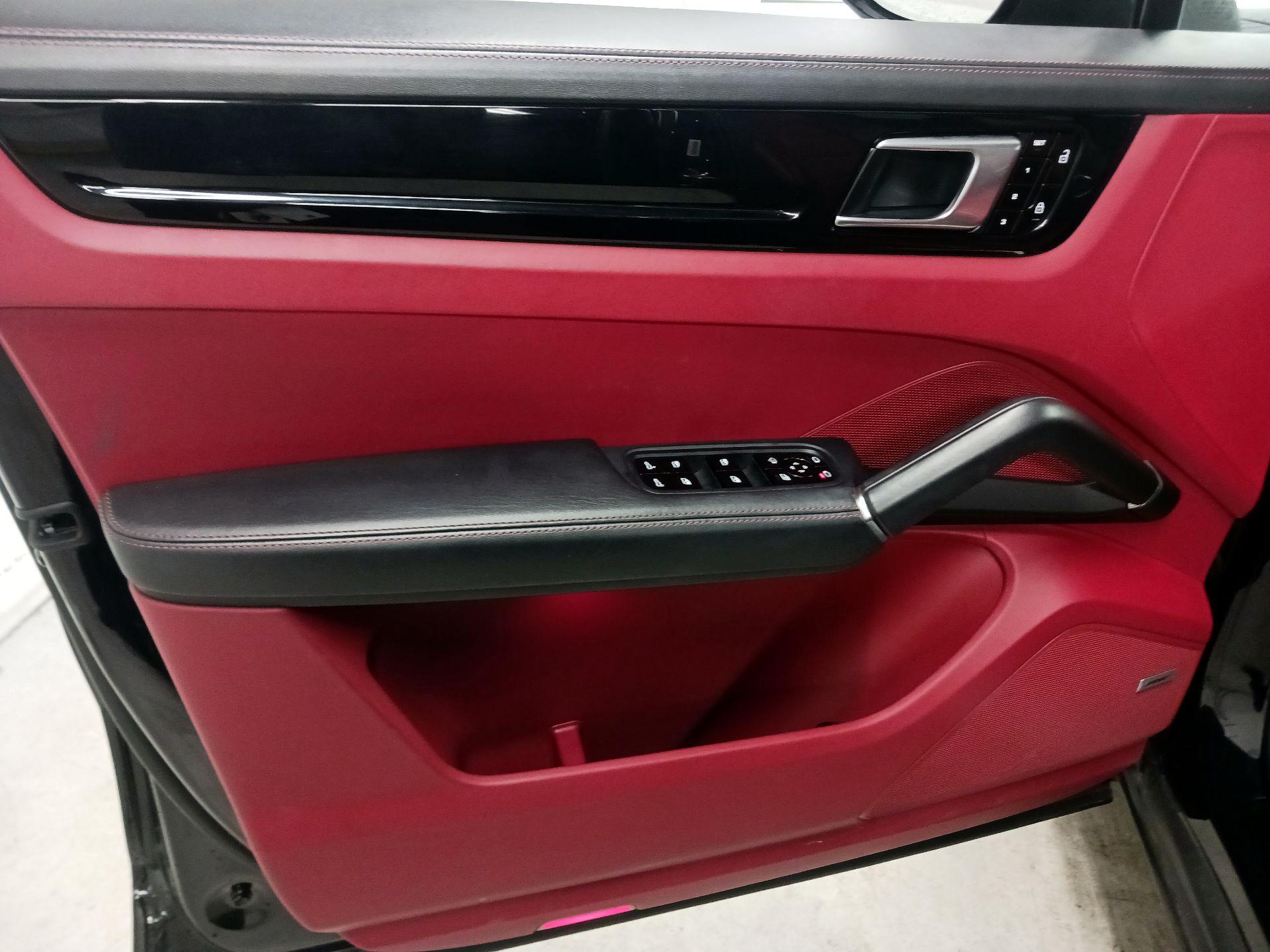 Thumbnail: 2021 Porsche Cayenne - 12