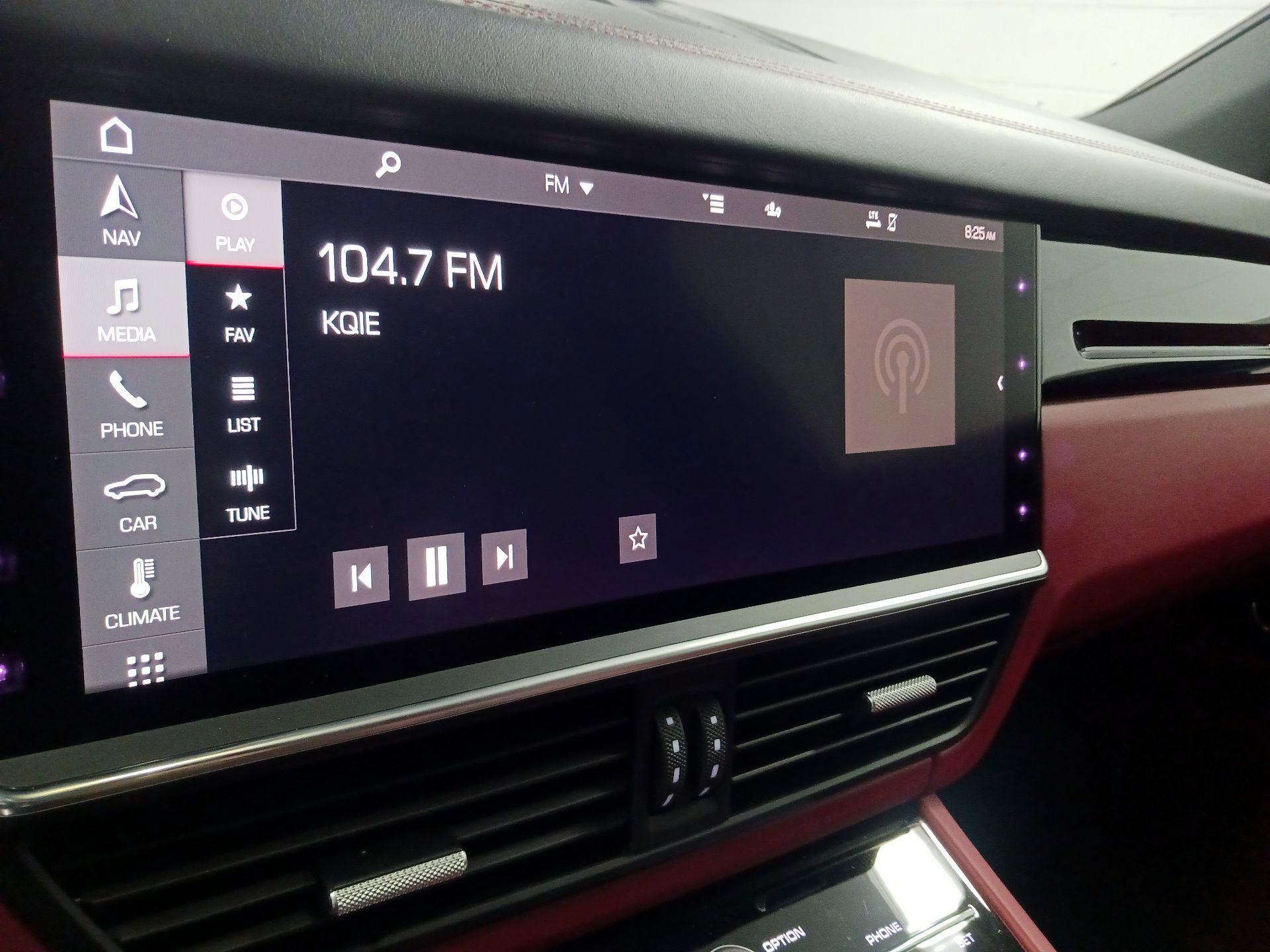 Thumbnail: 2021 Porsche Cayenne - 16