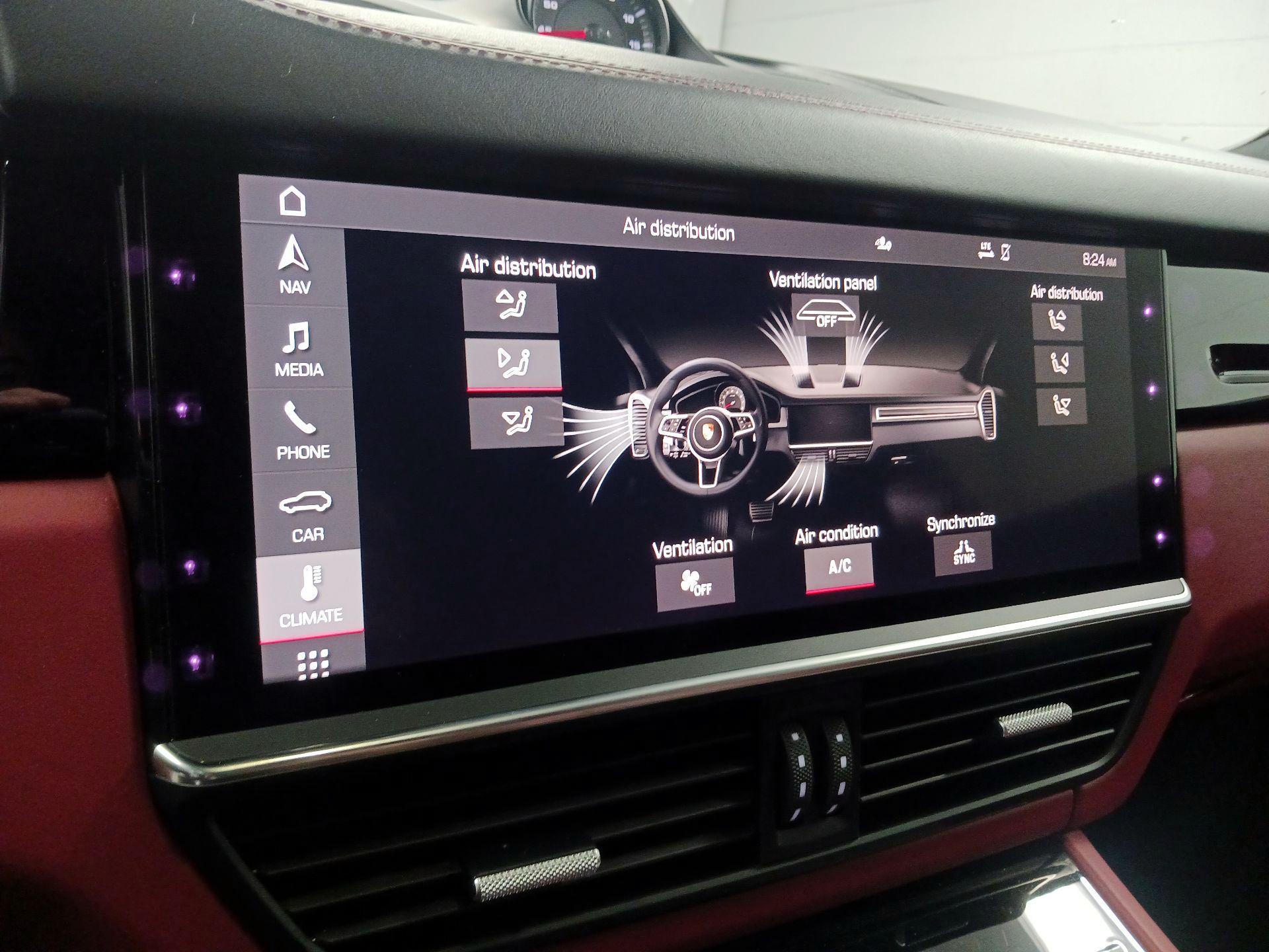 Thumbnail: 2021 Porsche Cayenne - 17