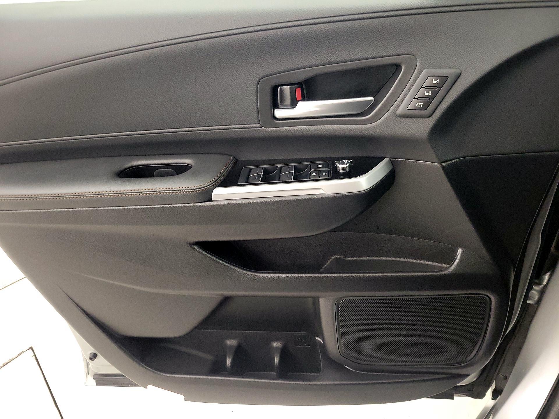 Thumbnail: 2025 Toyota Sienna - 12