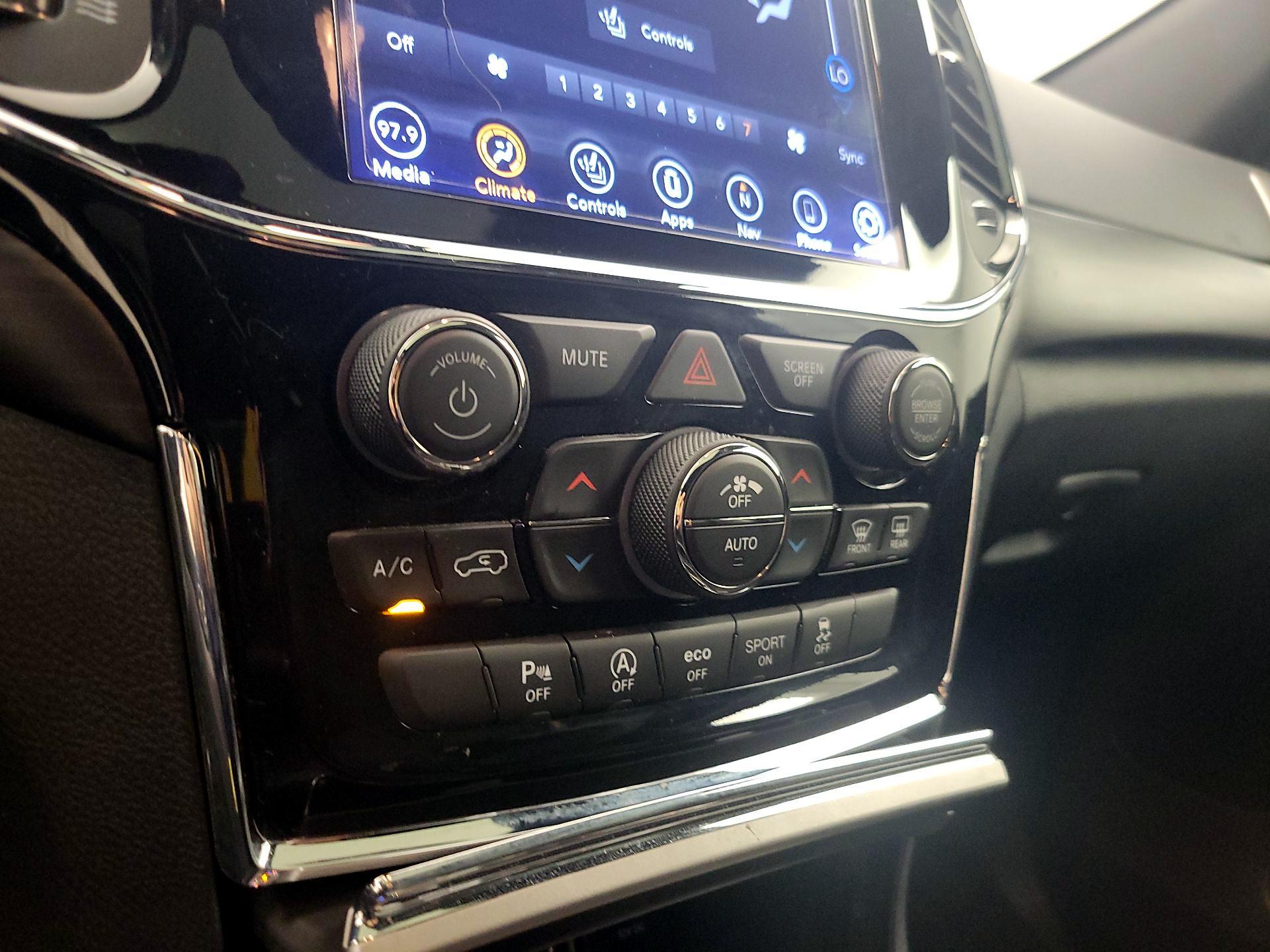 Thumbnail: 2020 Jeep Grand Cherokee - 17