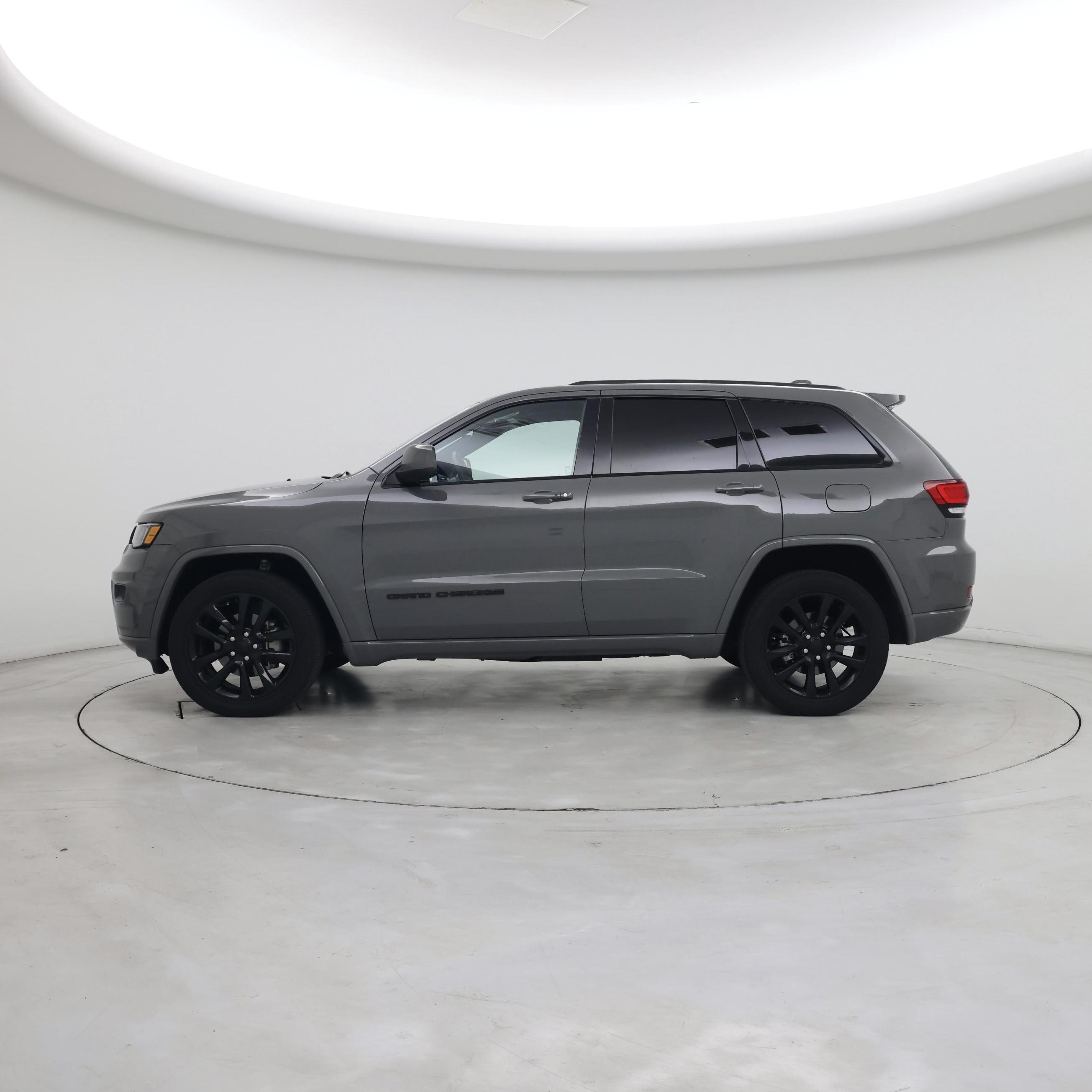 Thumbnail: 2020 Jeep Grand Cherokee - 3