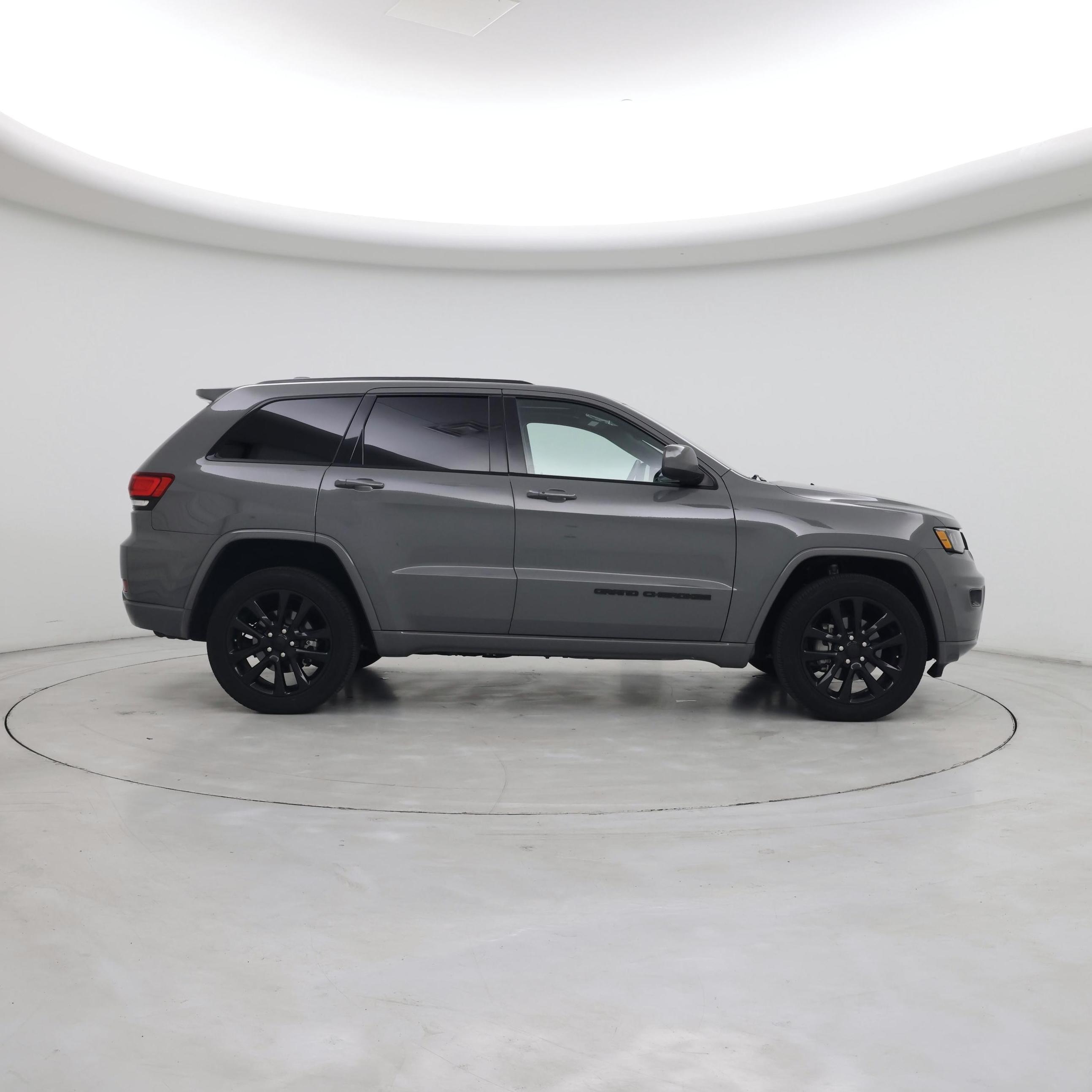 Thumbnail: 2020 Jeep Grand Cherokee - 7
