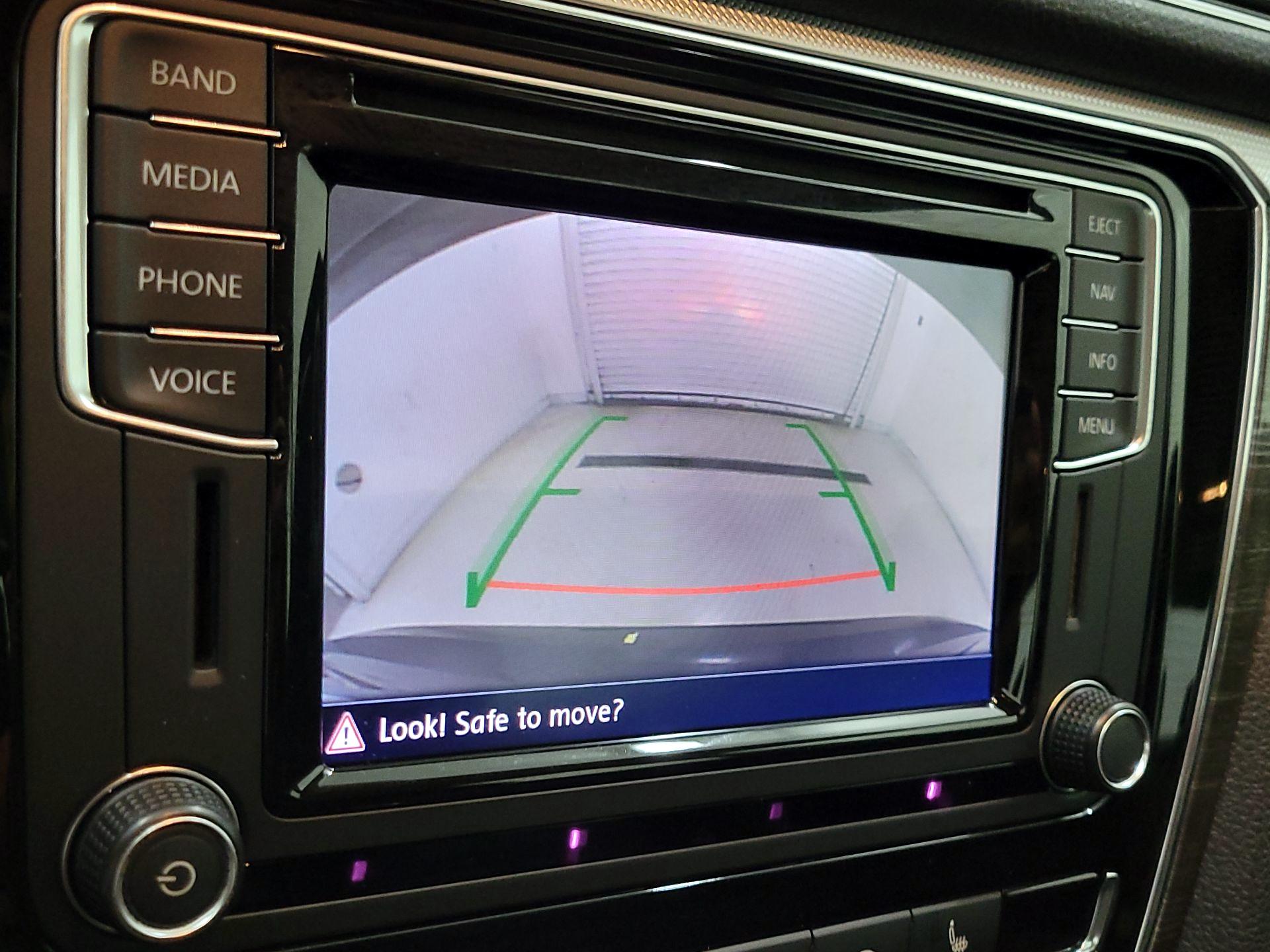 Thumbnail: 2016 Volkswagen Passat - 14