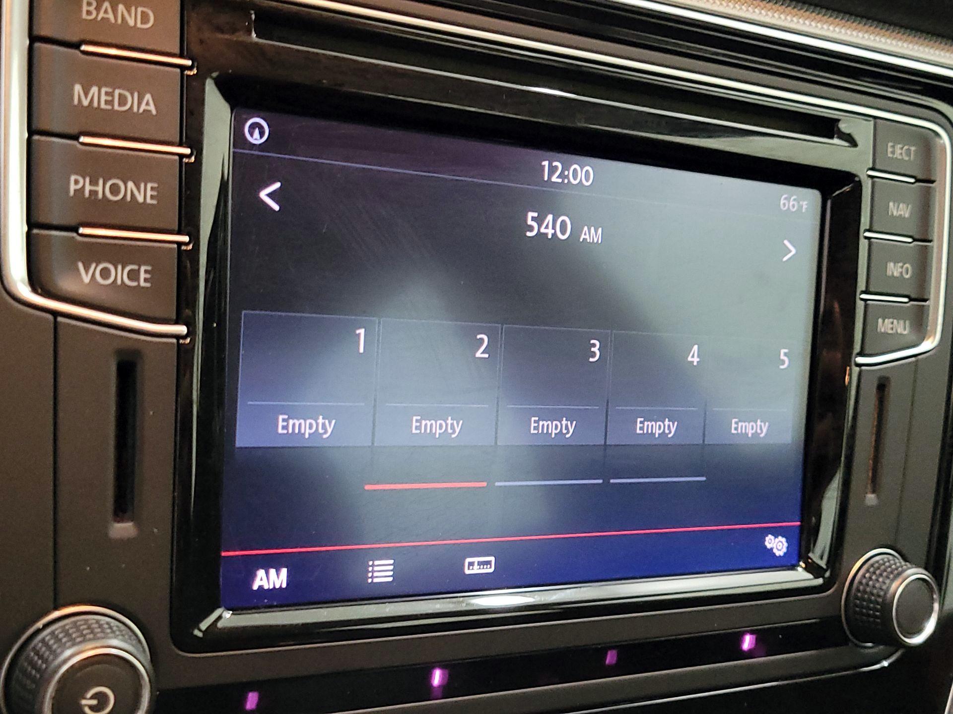 Thumbnail: 2016 Volkswagen Passat - 15