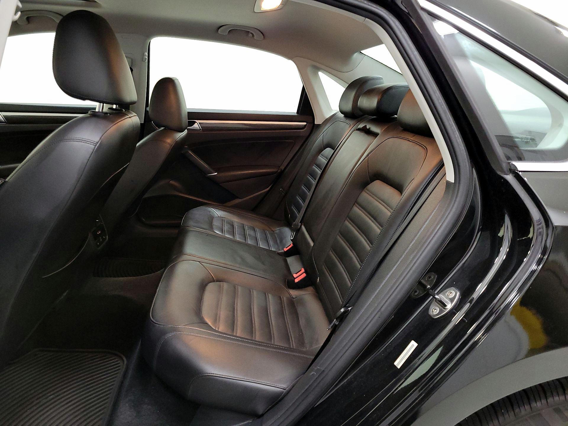 Thumbnail: 2016 Volkswagen Passat - 20