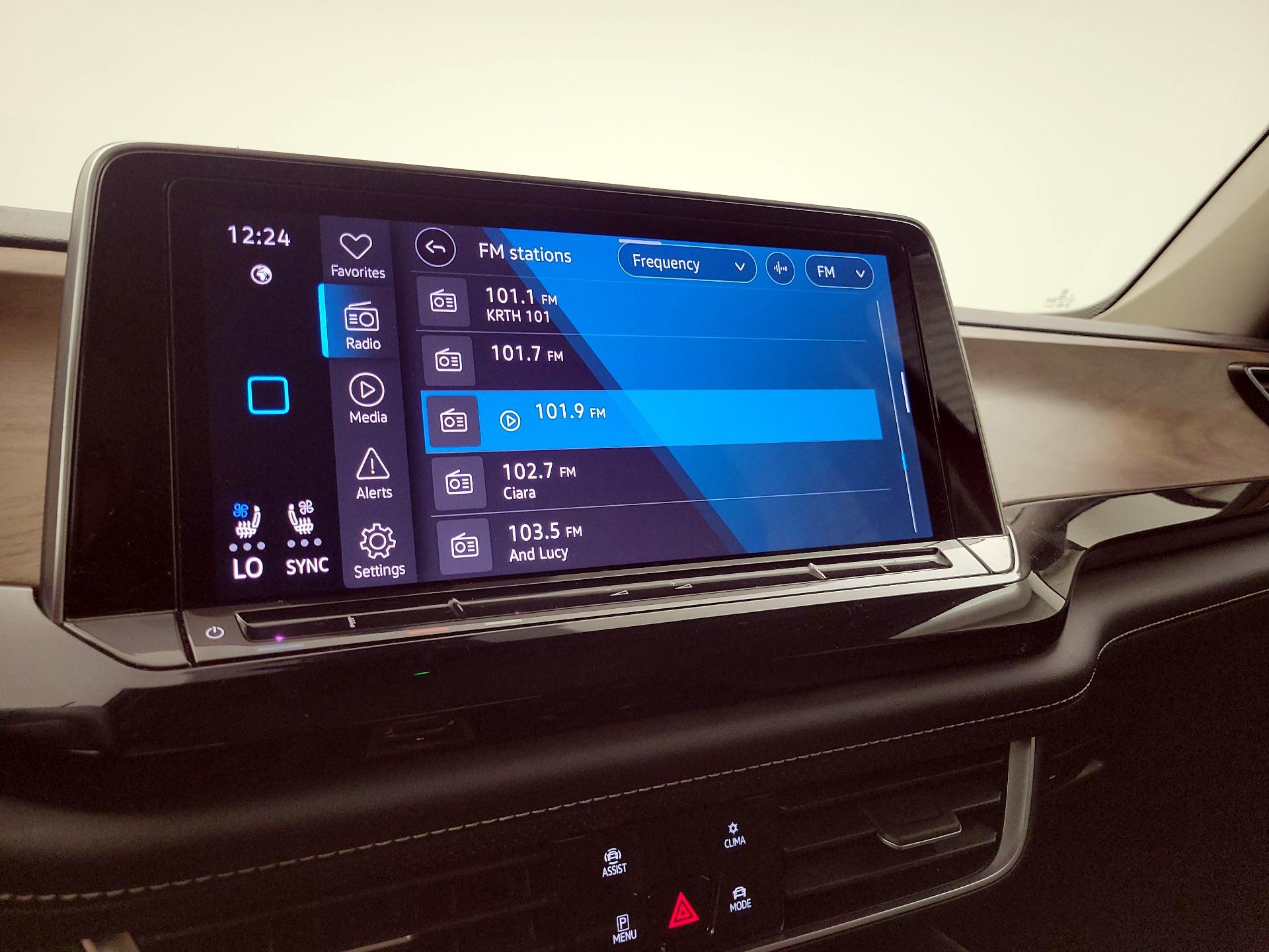 Thumbnail: 2024 Volkswagen Atlas - 16