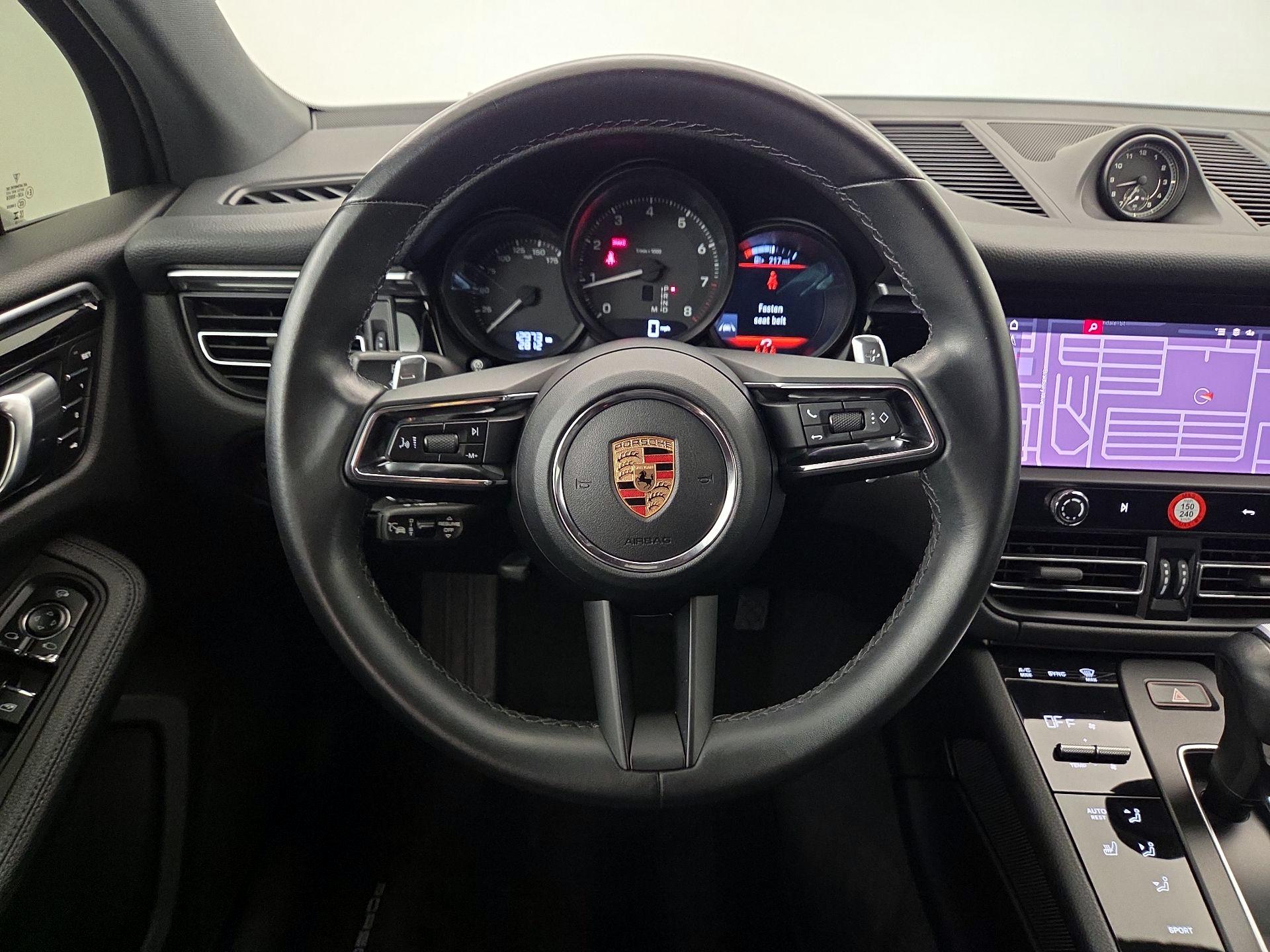 Thumbnail: 2023 Porsche Macan - 10